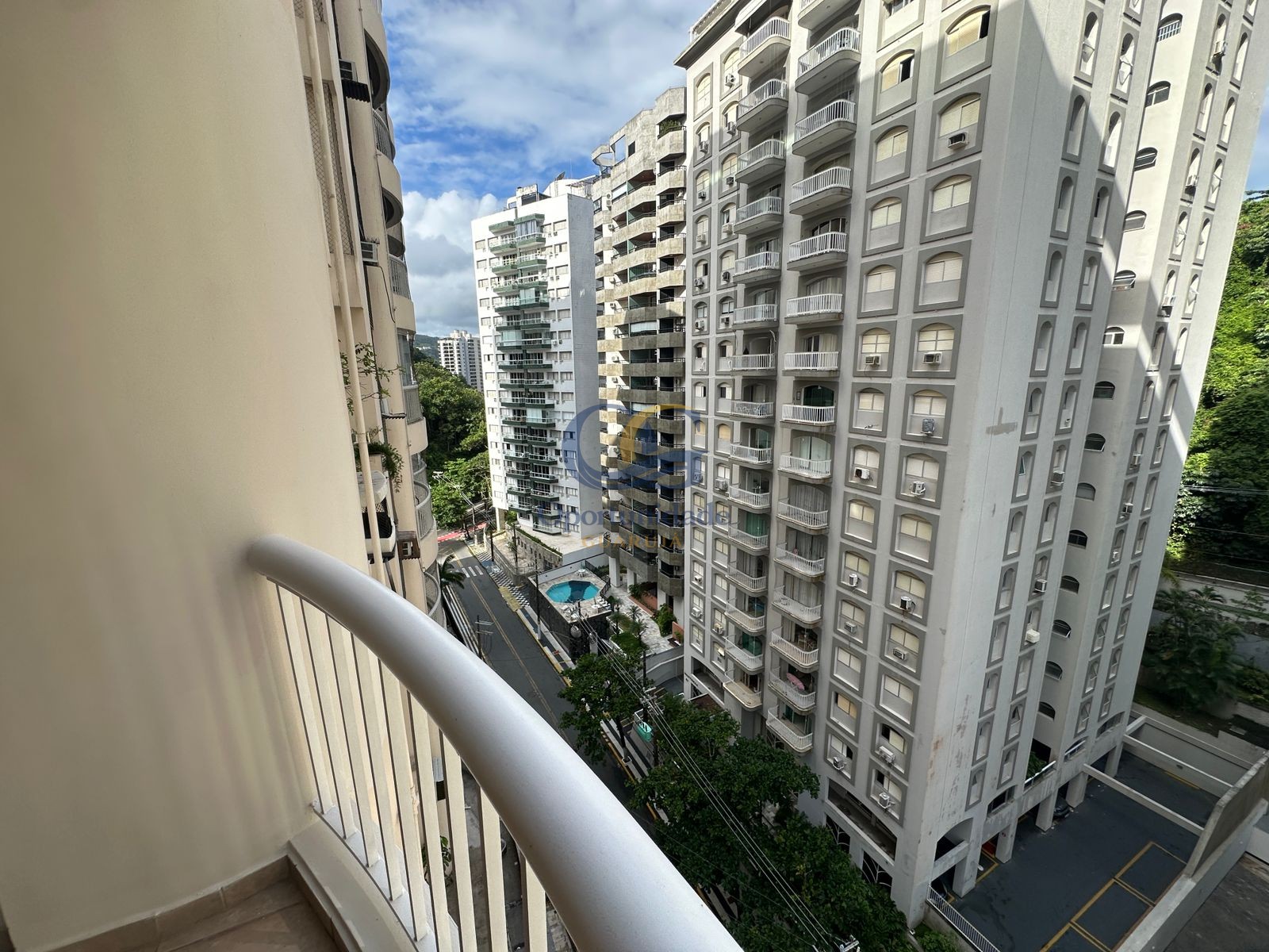 Apartamento na Praia das Pitangueiras, Guarujá - SP