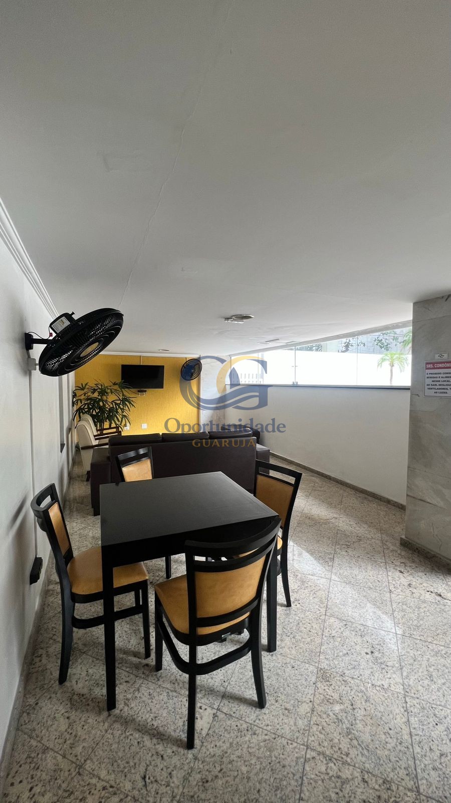Apartamento na Praia das Pitangueiras, Guarujá - SP
