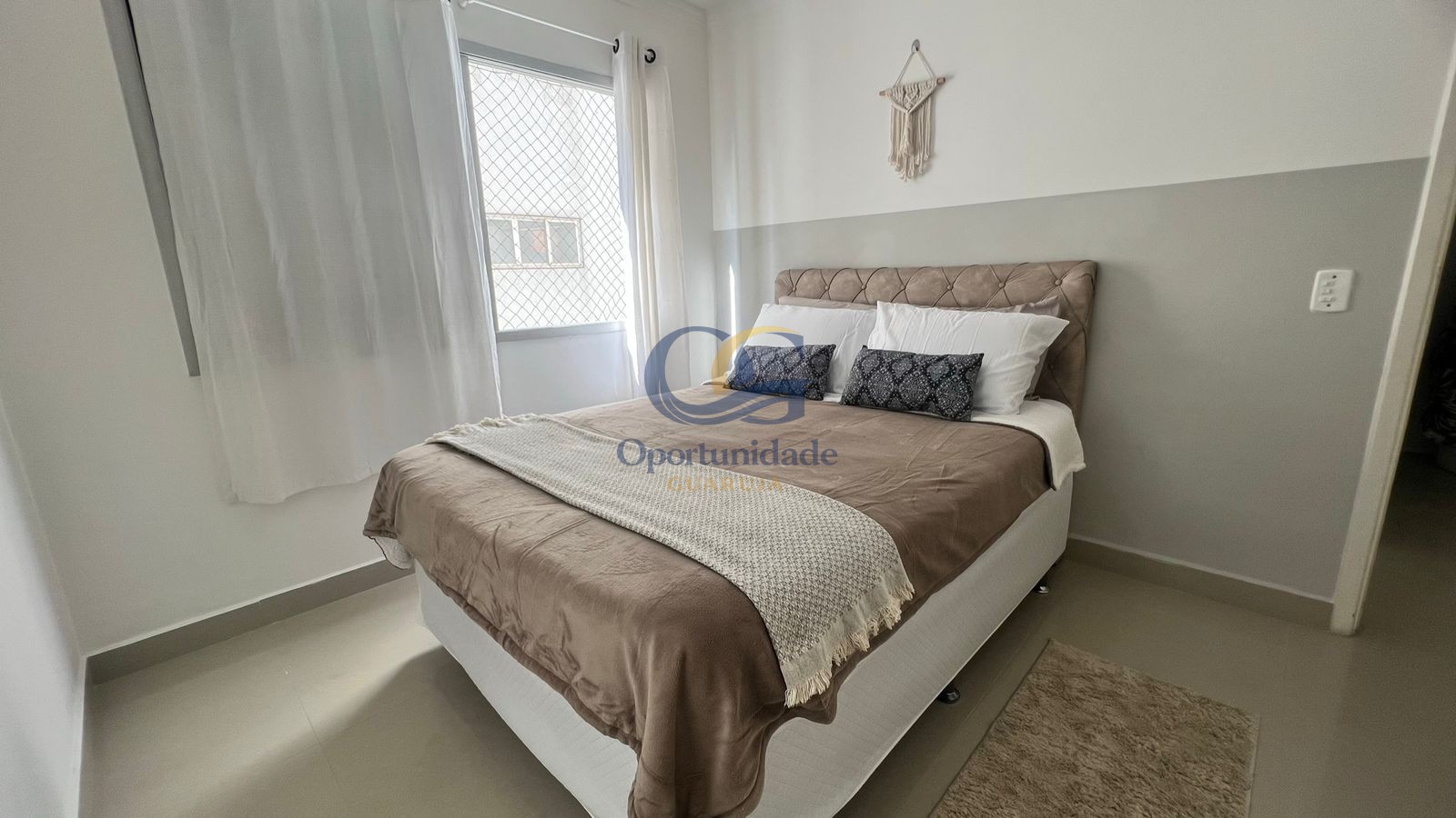 Apartamento na Praia das Pitangueiras, Guarujá - SP
