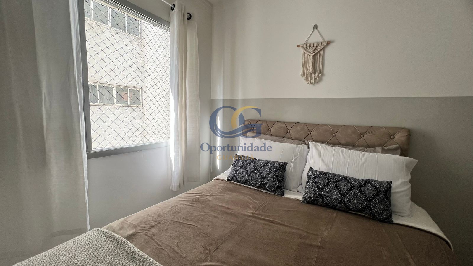 Apartamento na Praia das Pitangueiras, Guarujá - SP