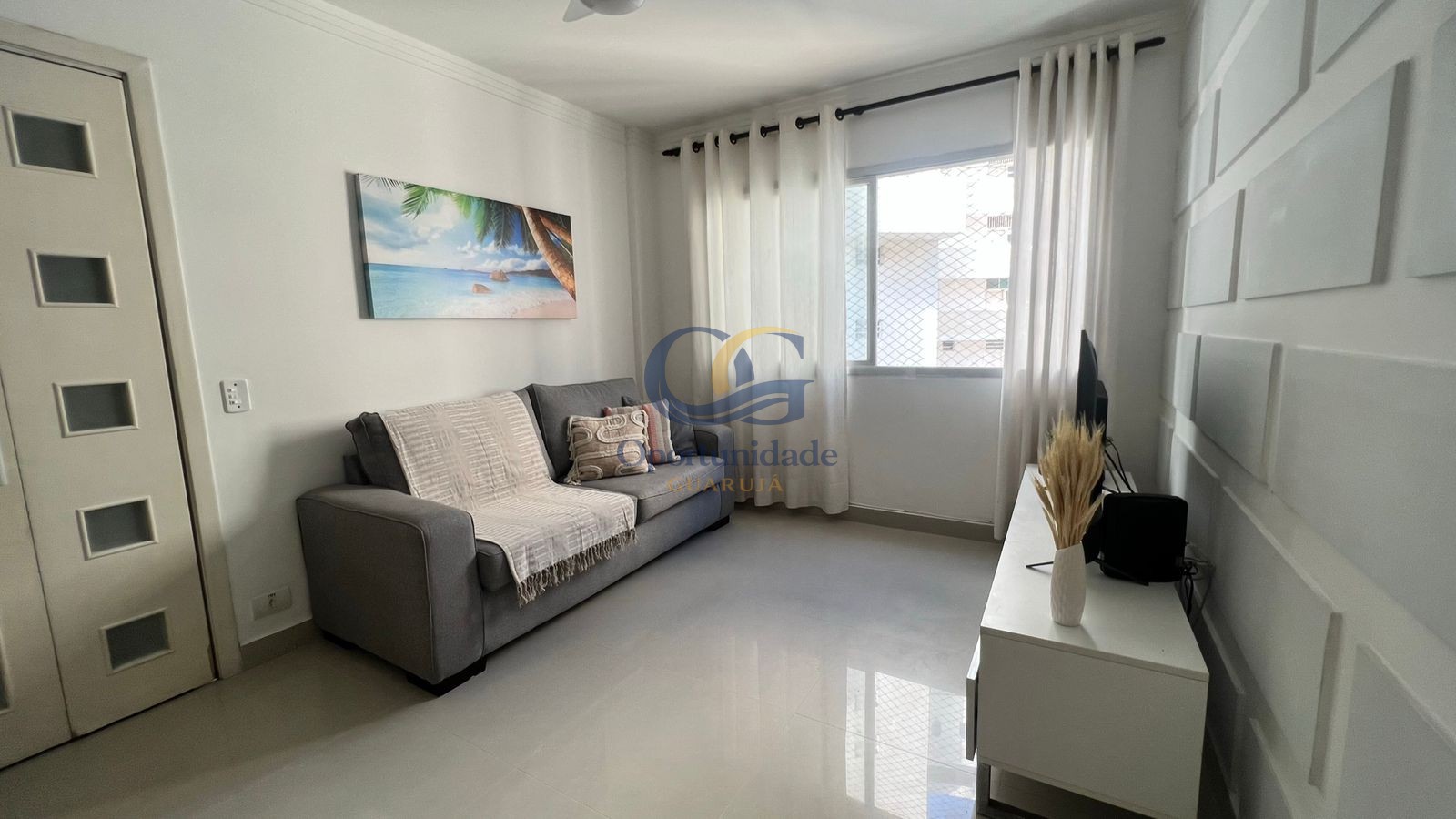 Apartamento na Praia das Pitangueiras, Guarujá - SP