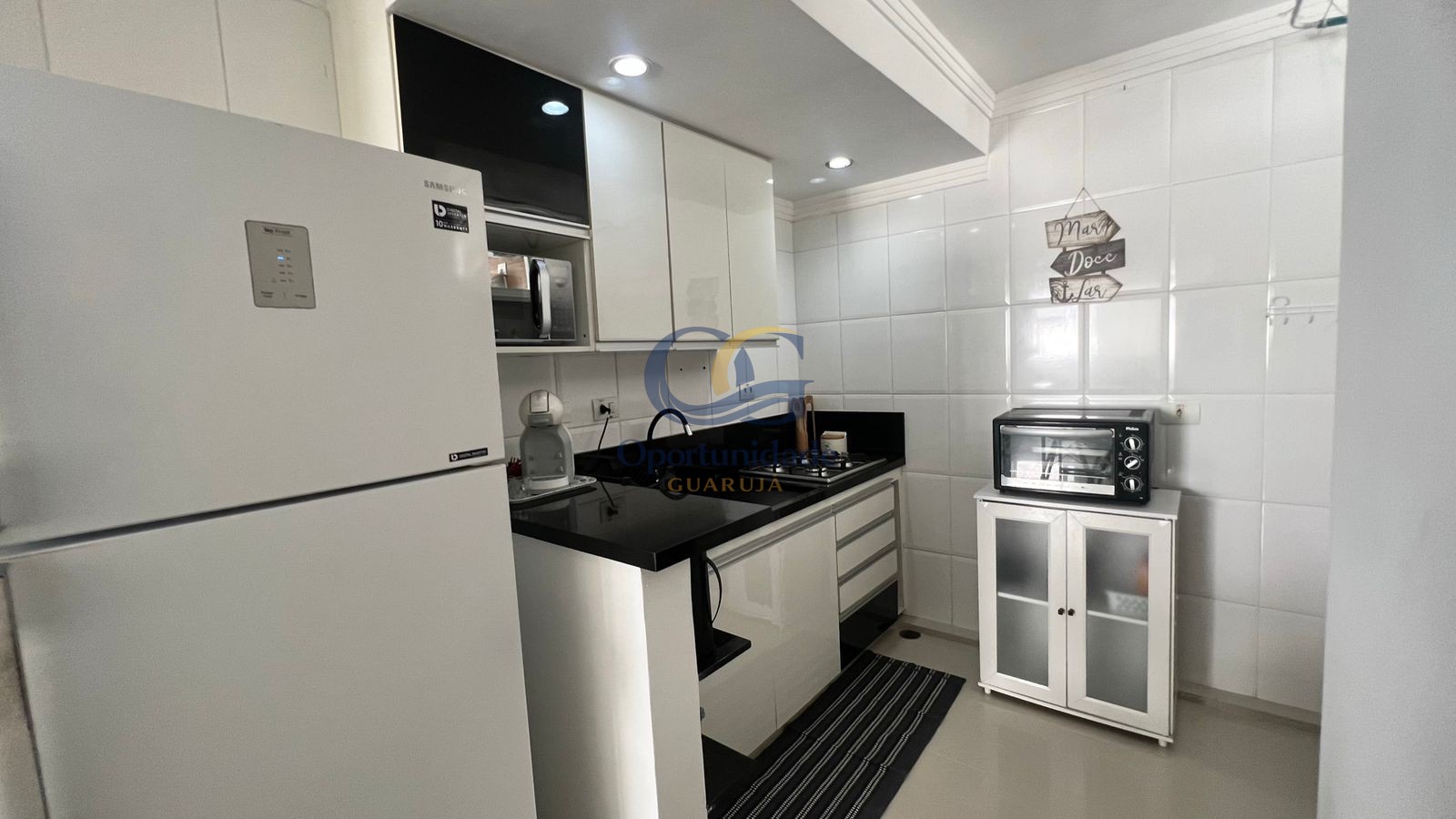 Apartamento na Praia das Pitangueiras, Guarujá - SP