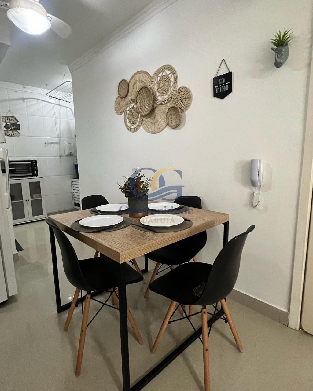 Apartamento na Praia das Pitangueiras, Guarujá - SP