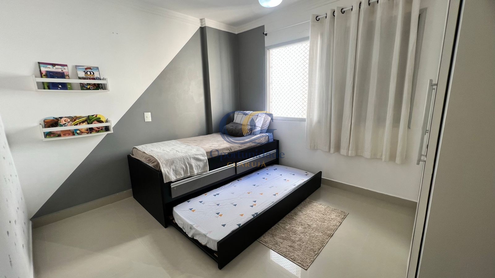 Apartamento na Praia das Pitangueiras, Guarujá - SP