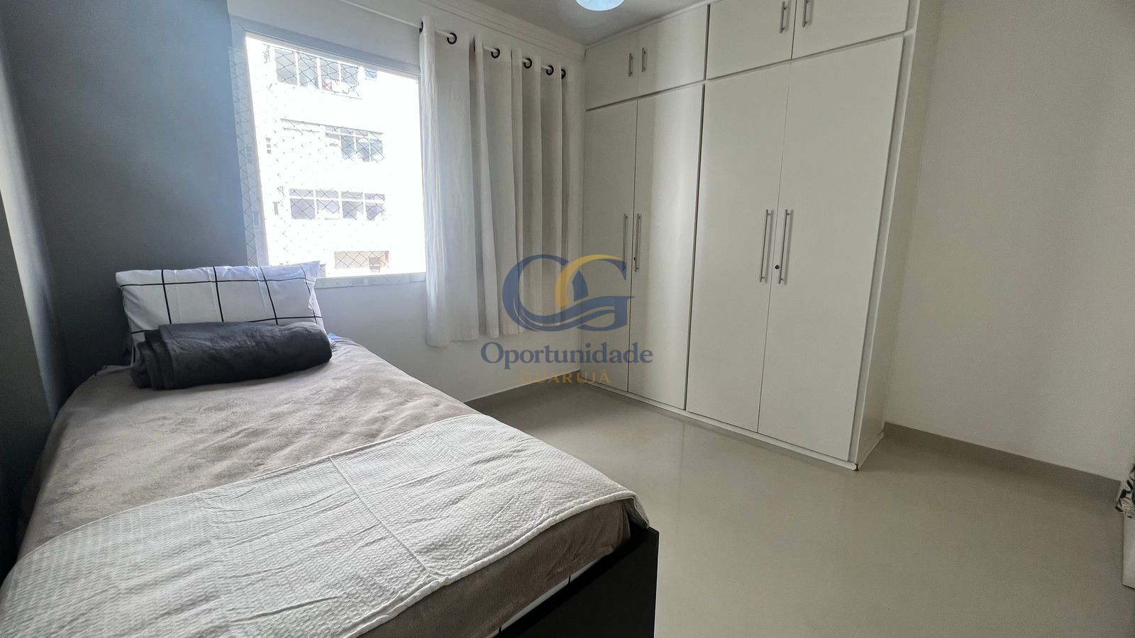 Apartamento na Praia das Pitangueiras, Guarujá - SP