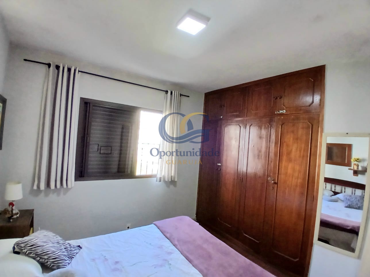 Apartamento na Praia das Pitangueiras, Guarujá - SP