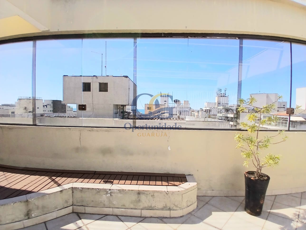 Apartamento na Praia das Pitangueiras, Guarujá - SP