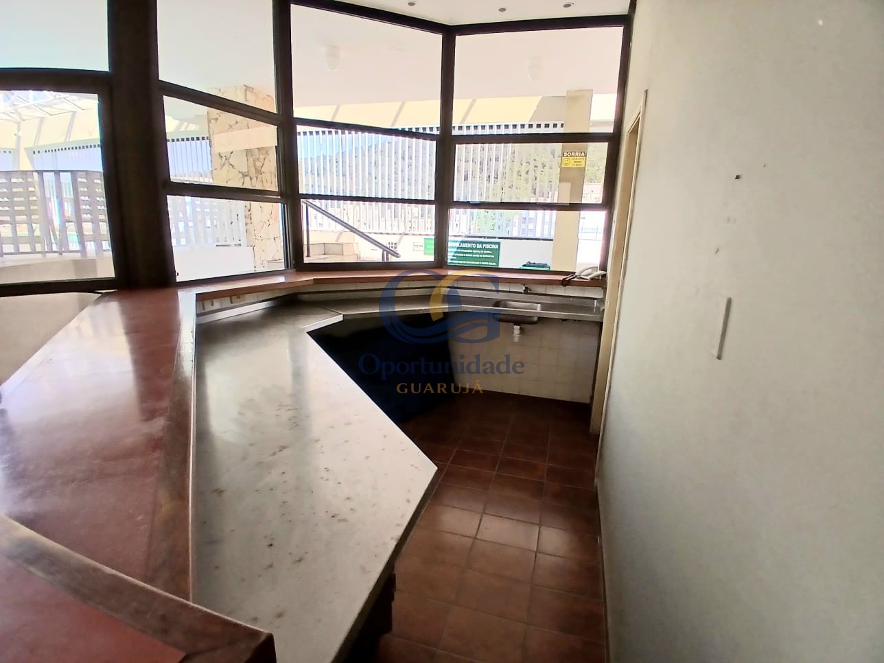 Apartamento na Praia das Pitangueiras, Guarujá - SP