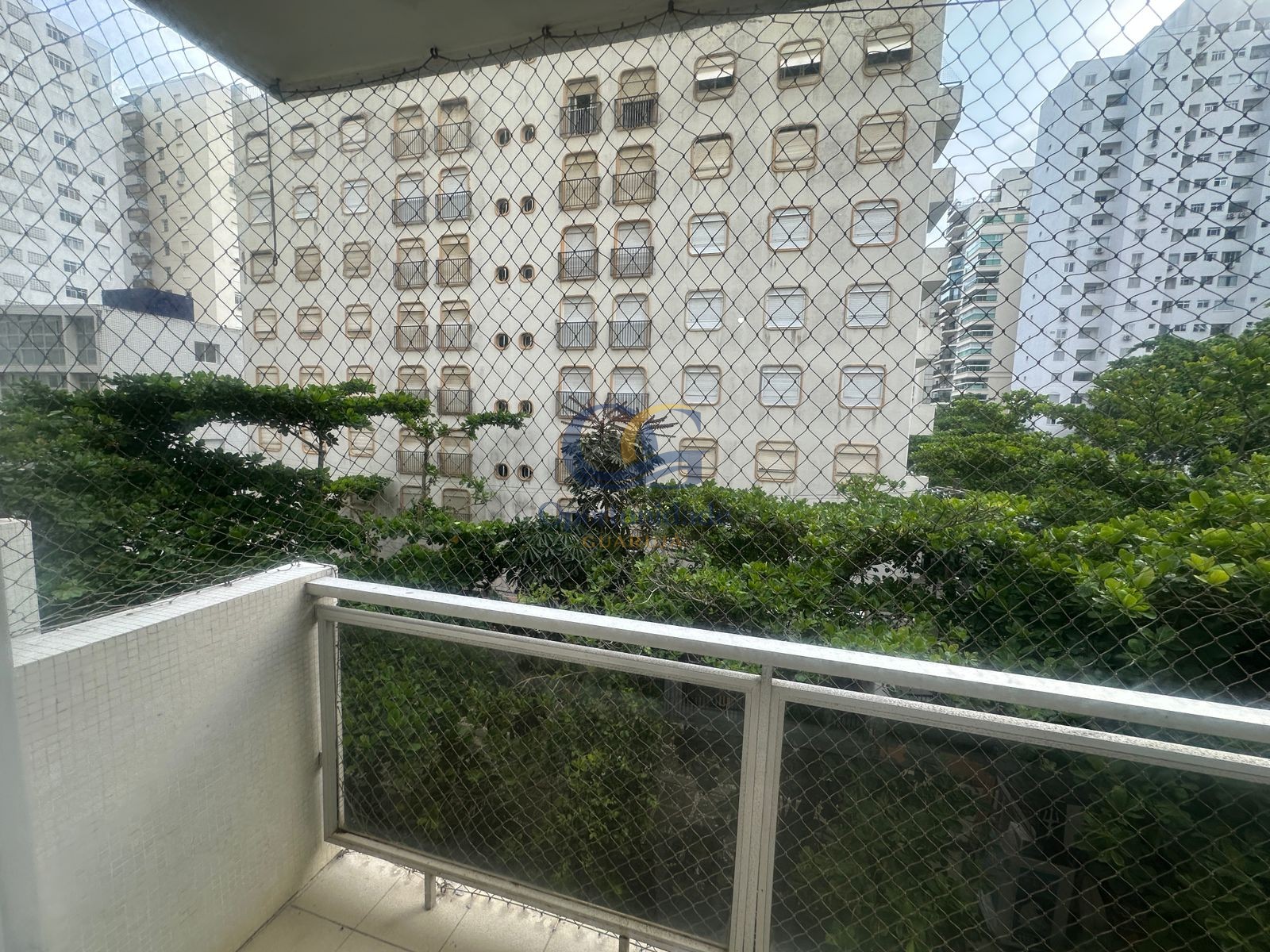Apartamento na Praia das Pitangueiras, Guarujá - SP