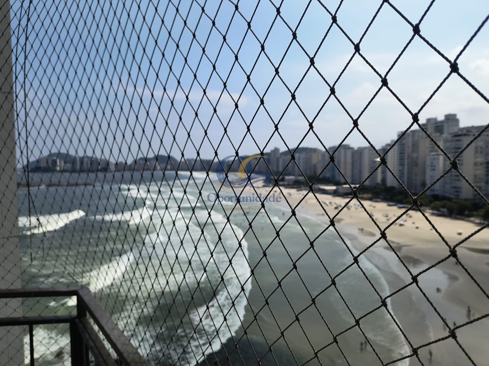 Apartamento na Praia das Pitangueiras, Guarujá - SP
