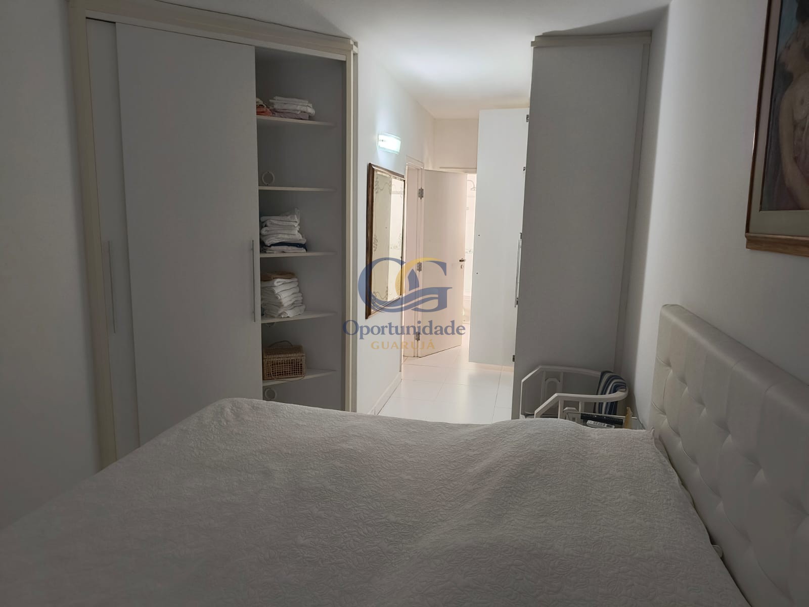 Apartamento na Praia das Pitangueiras, Guarujá - SP