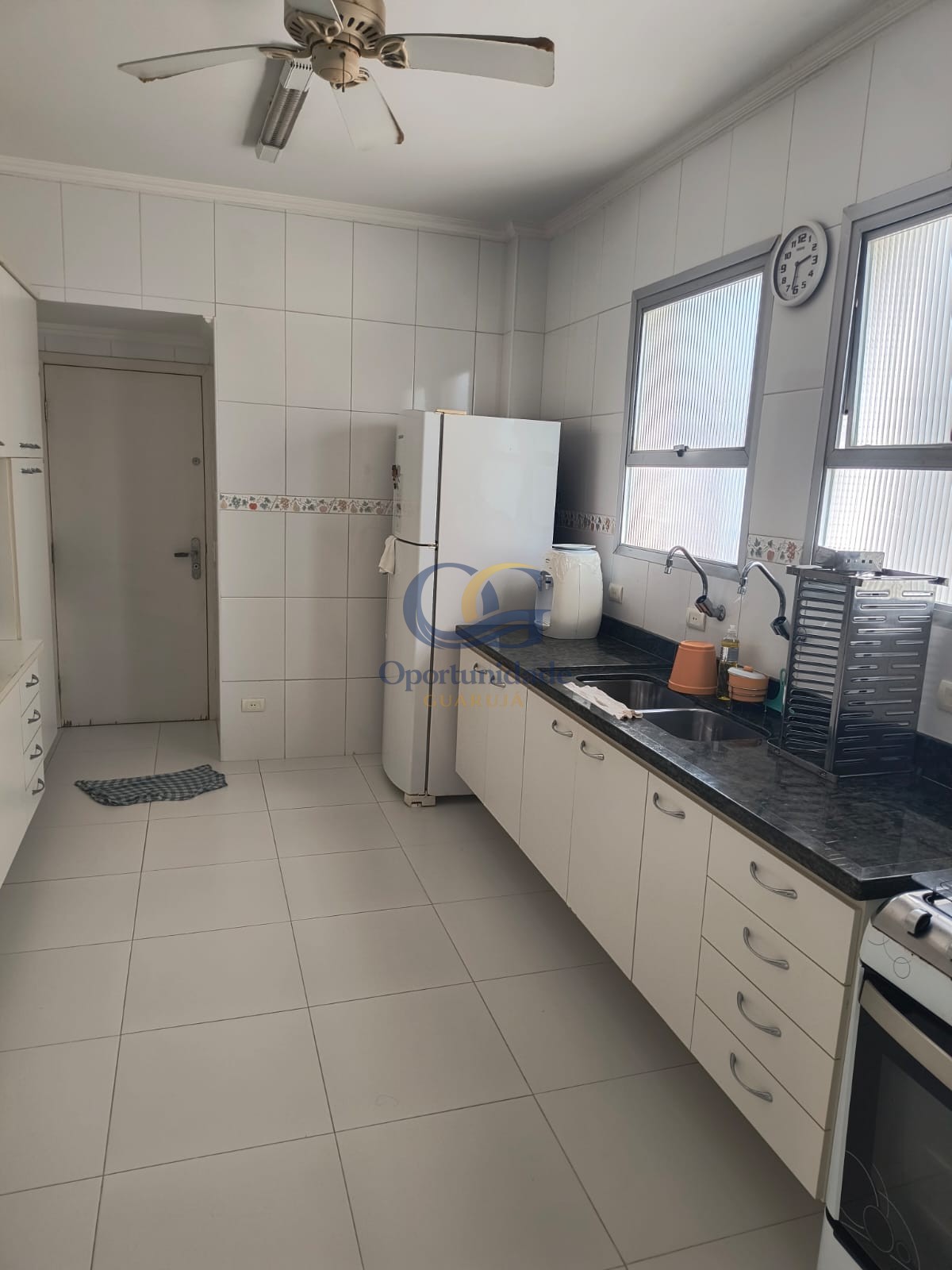 Apartamento na Praia das Pitangueiras, Guarujá - SP