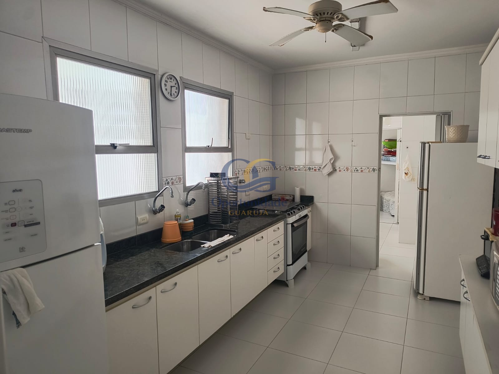 Apartamento na Praia das Pitangueiras, Guarujá - SP