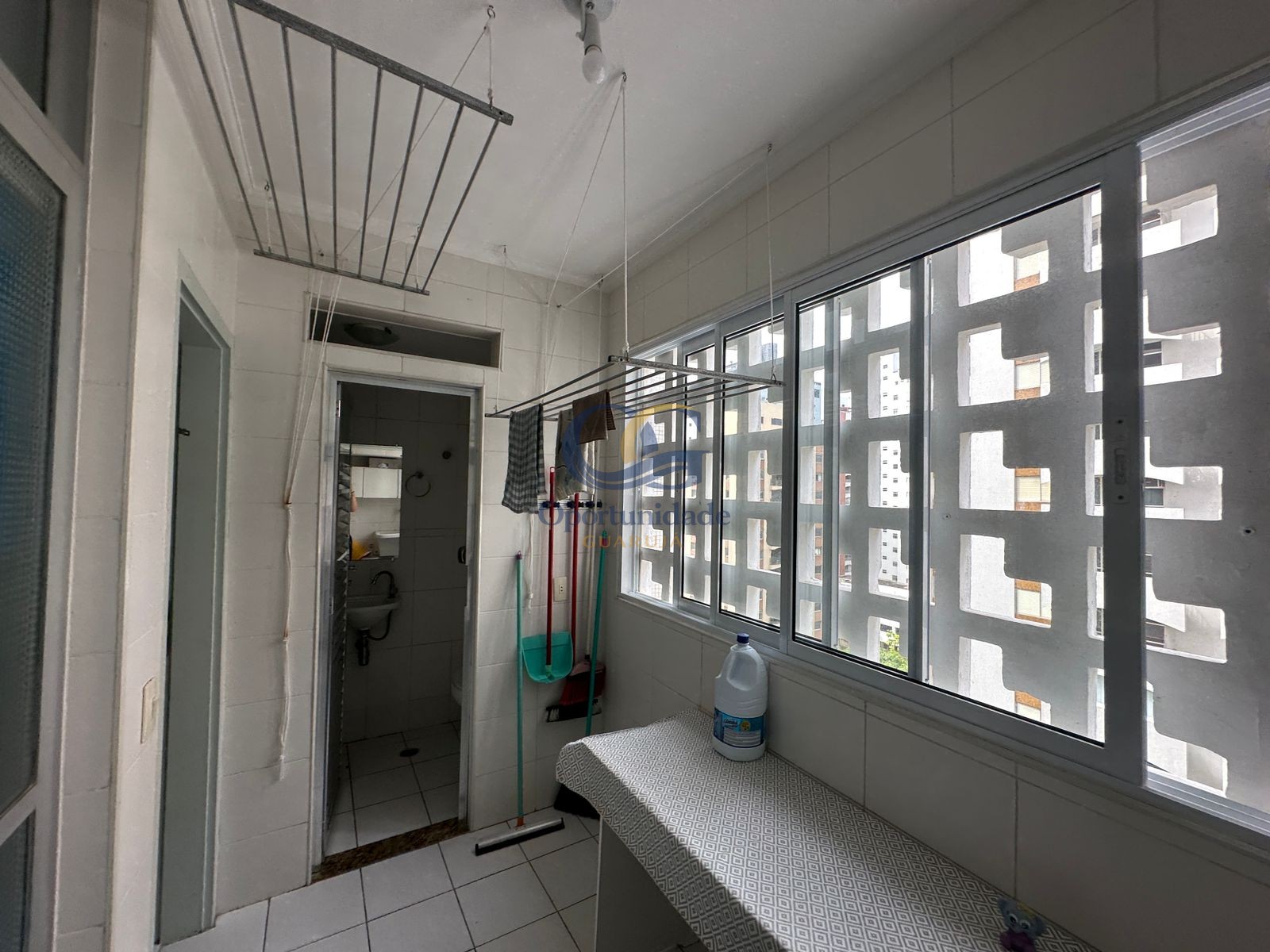 Apartamento na Praia das Pitangueiras, Guarujá - SP