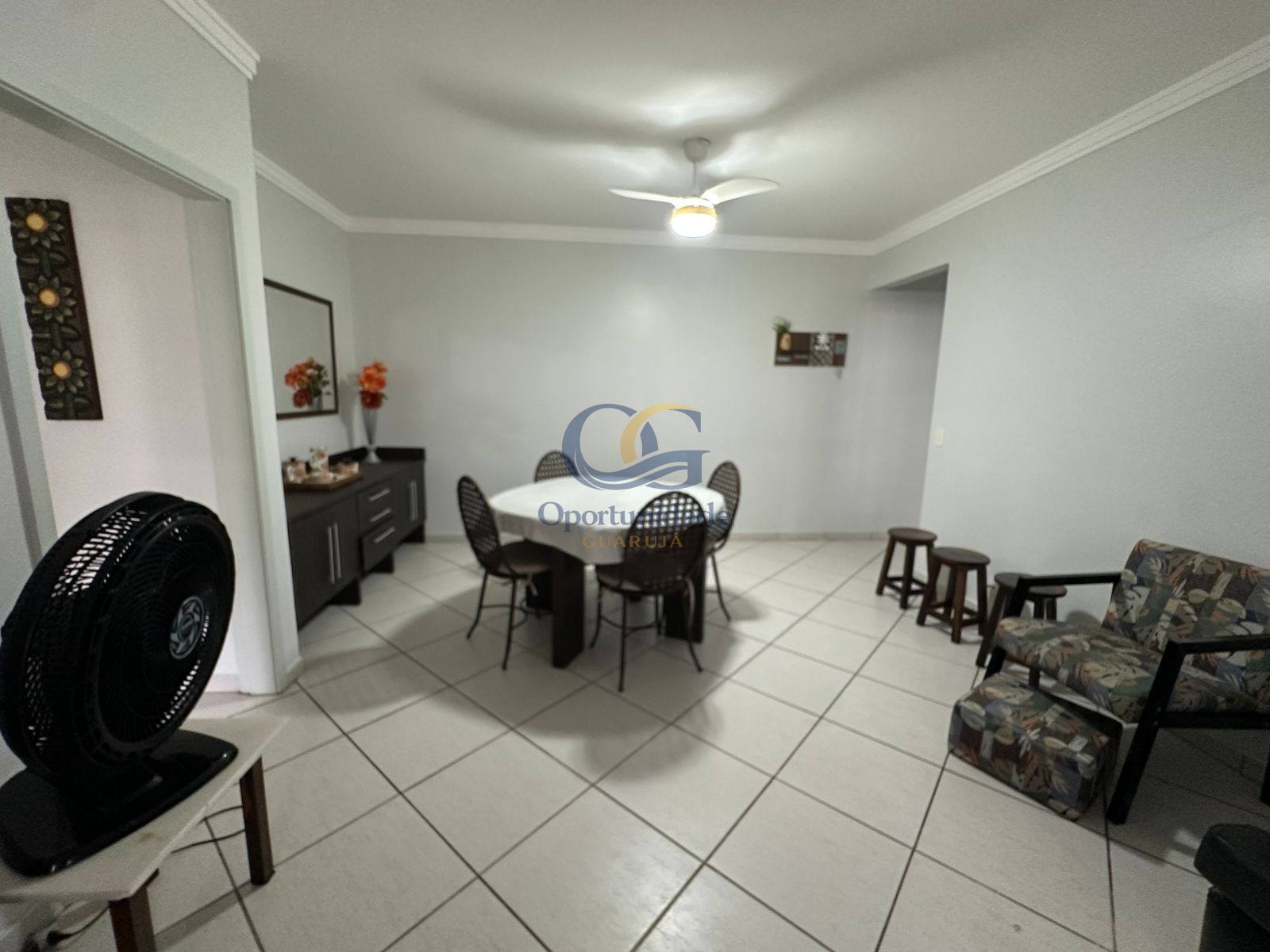 Apartamento na Praia das Pitangueiras, Guarujá - SP