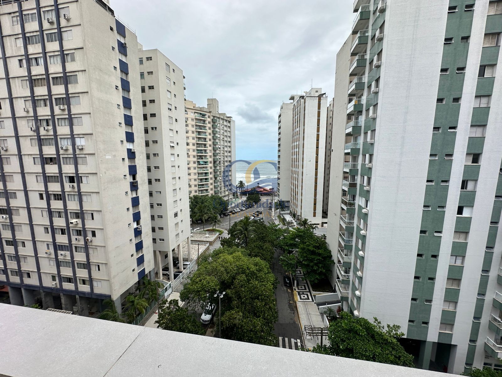 Apartamento na Praia das Pitangueiras, Guarujá - SP