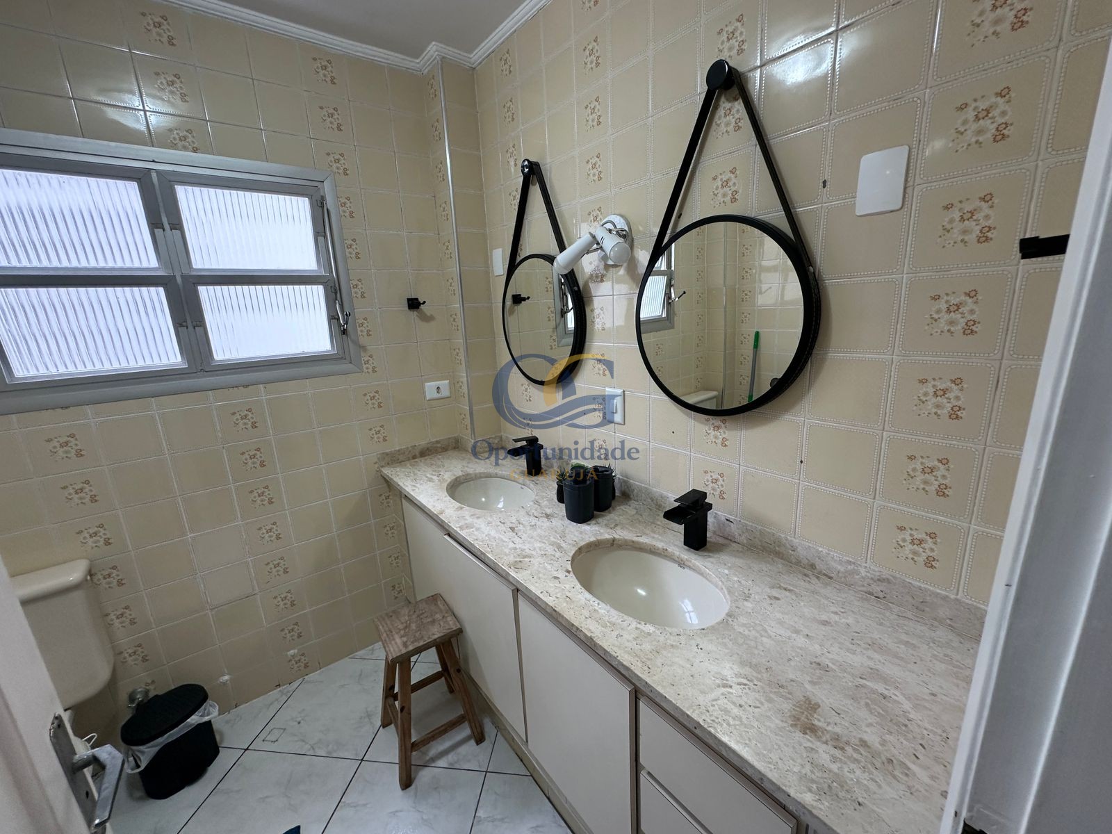 Apartamento na Praia das Pitangueiras, Guarujá - SP
