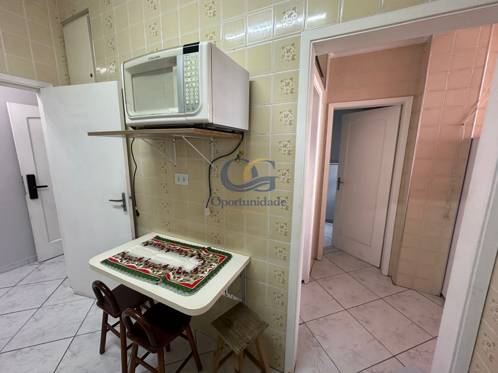 Apartamento na Praia das Pitangueiras, Guarujá - SP