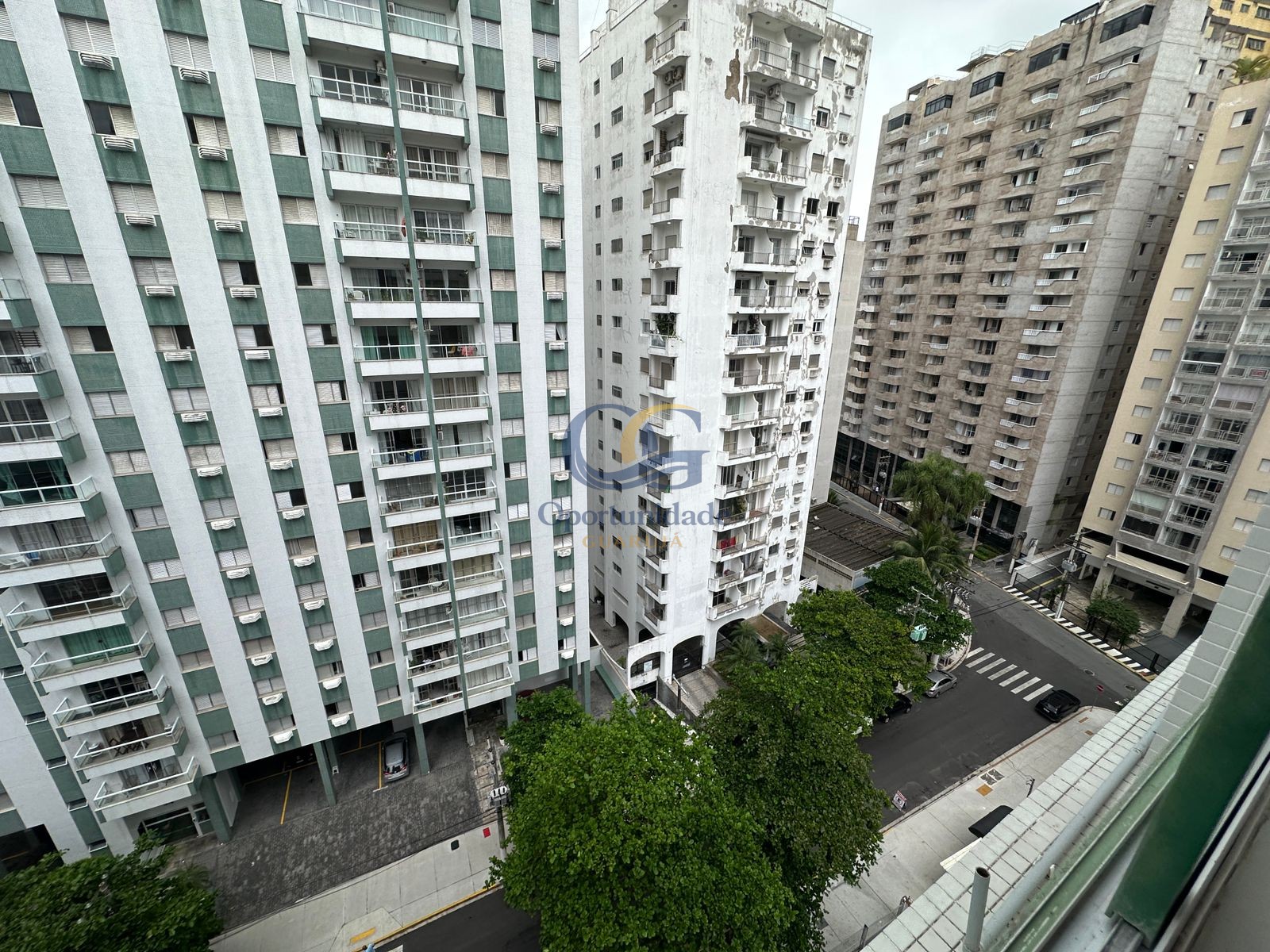 Apartamento na Praia das Pitangueiras, Guarujá - SP