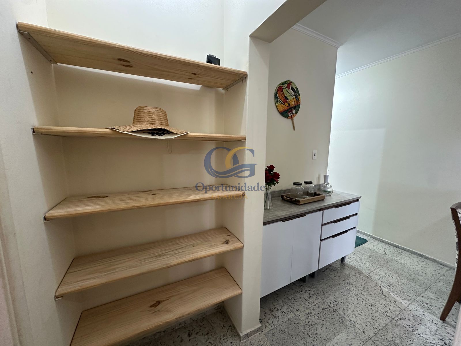 Apartamento na Praia das Pitangueiras, Guarujá - SP
