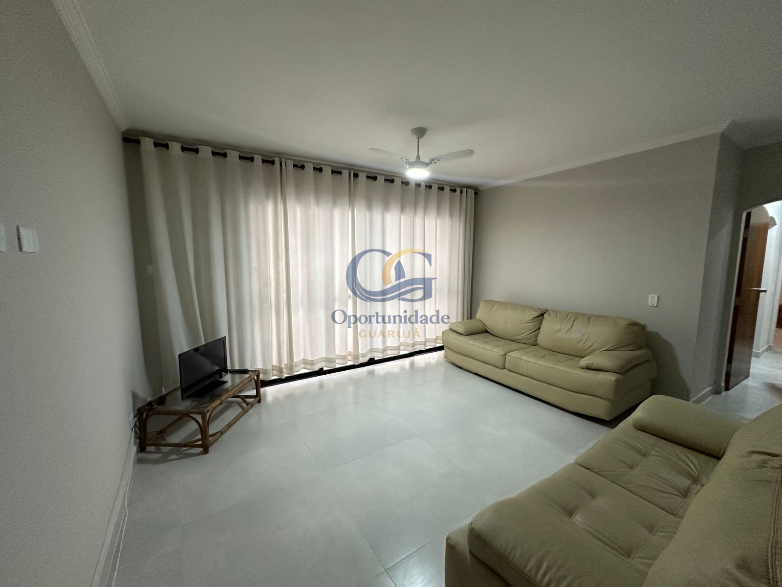 Apartamento na Praia das Pitangueiras, Guarujá - SP