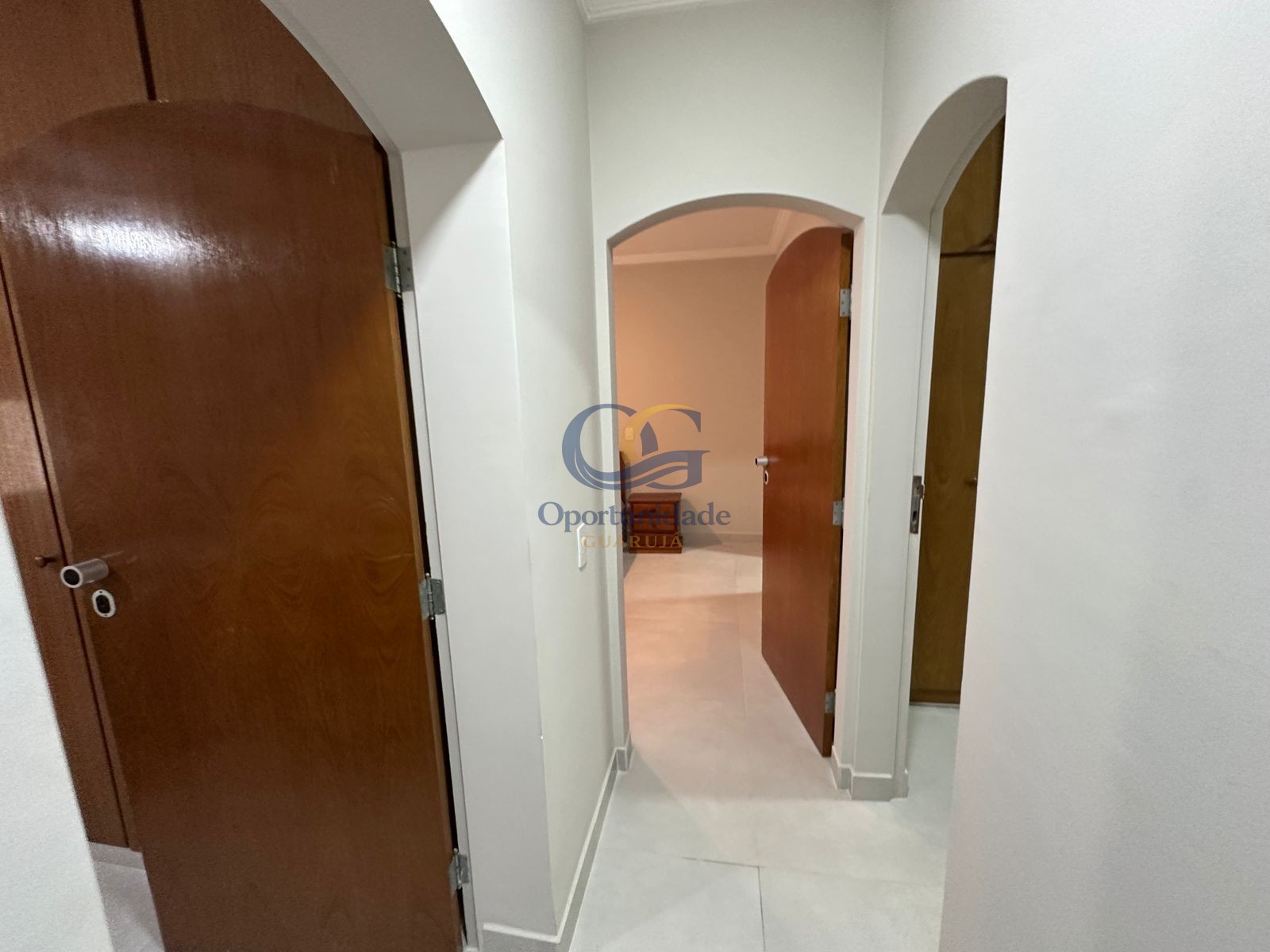 Apartamento na Praia das Pitangueiras, Guarujá - SP