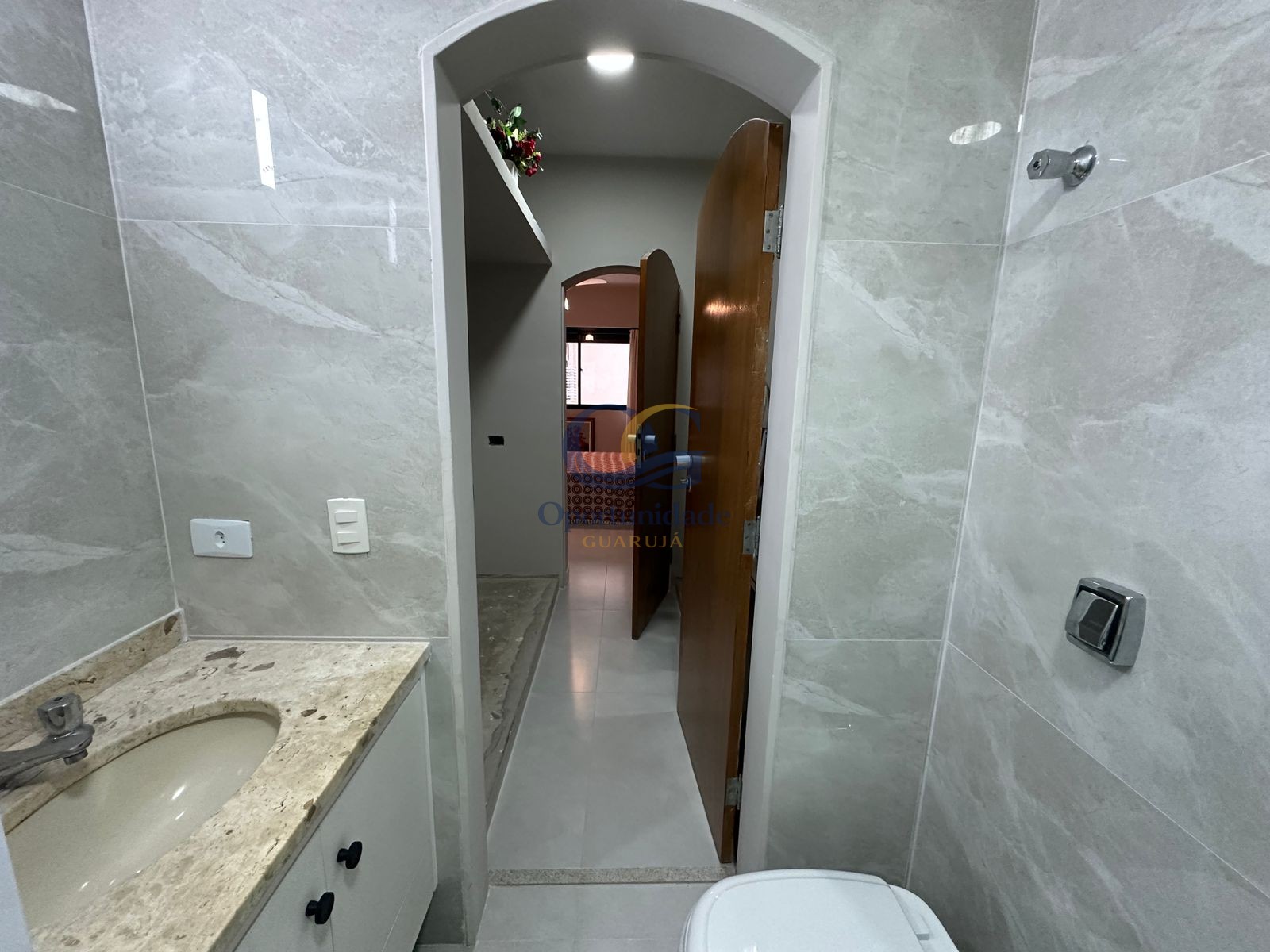 Apartamento na Praia das Pitangueiras, Guarujá - SP
