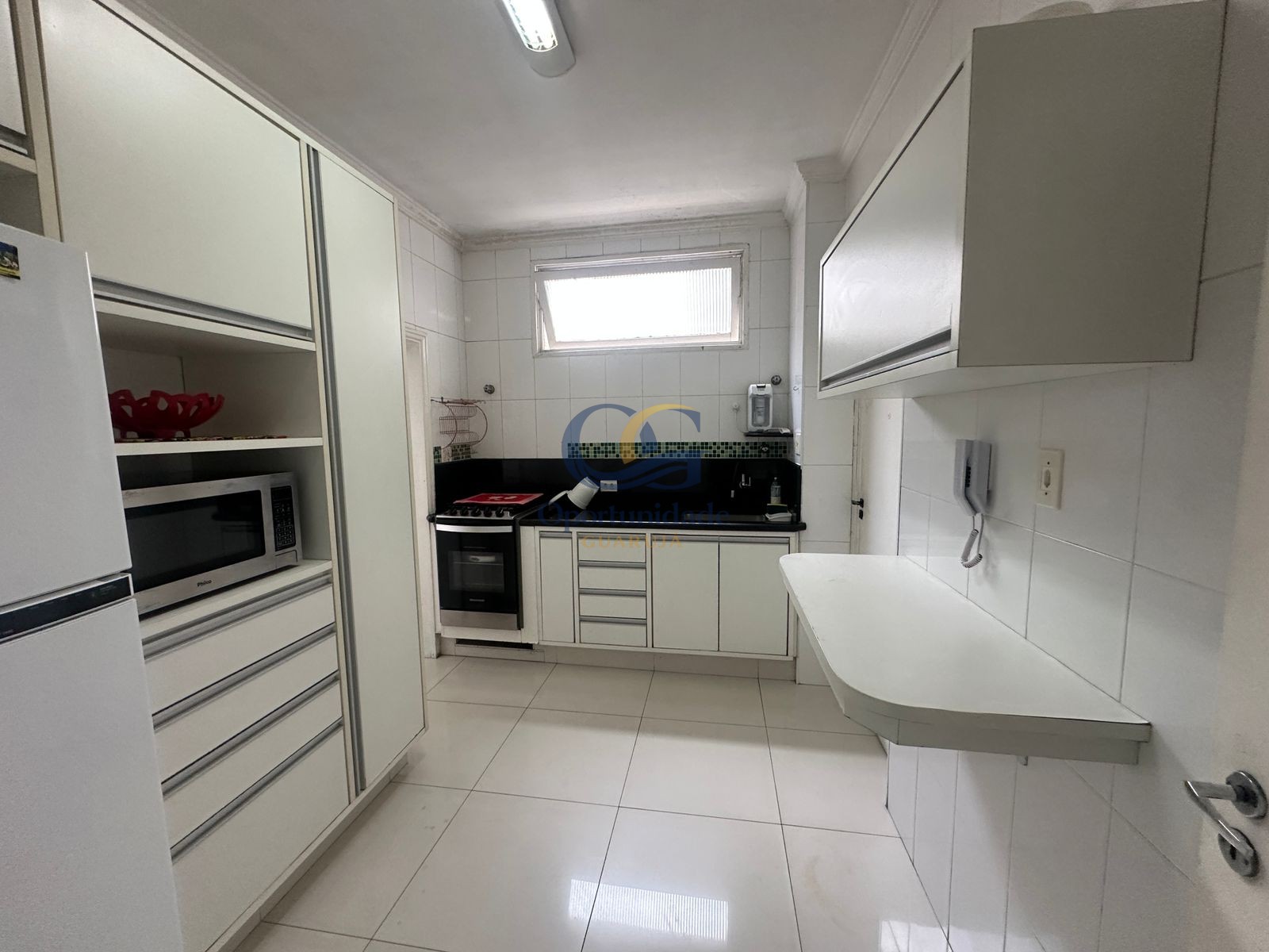 Apartamento na Praia das Pitangueiras, Guarujá - SP