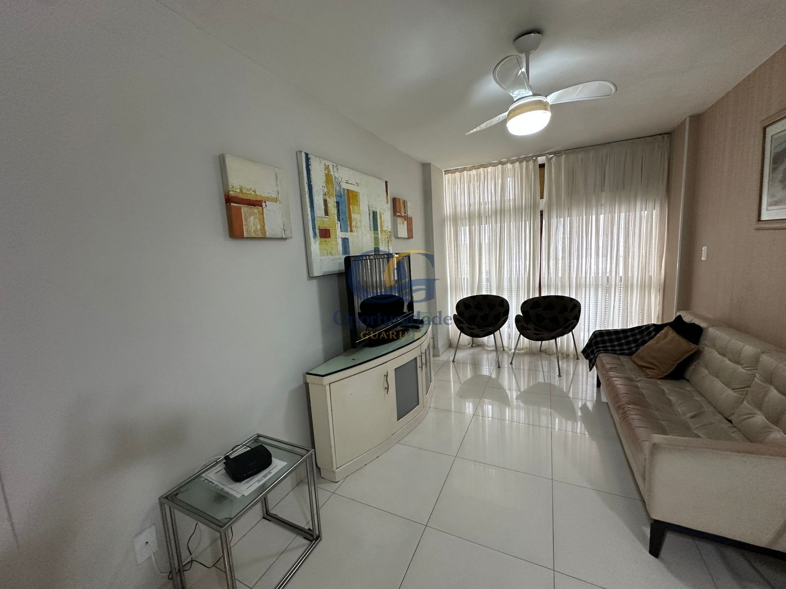 Apartamento na Praia das Pitangueiras, Guarujá - SP