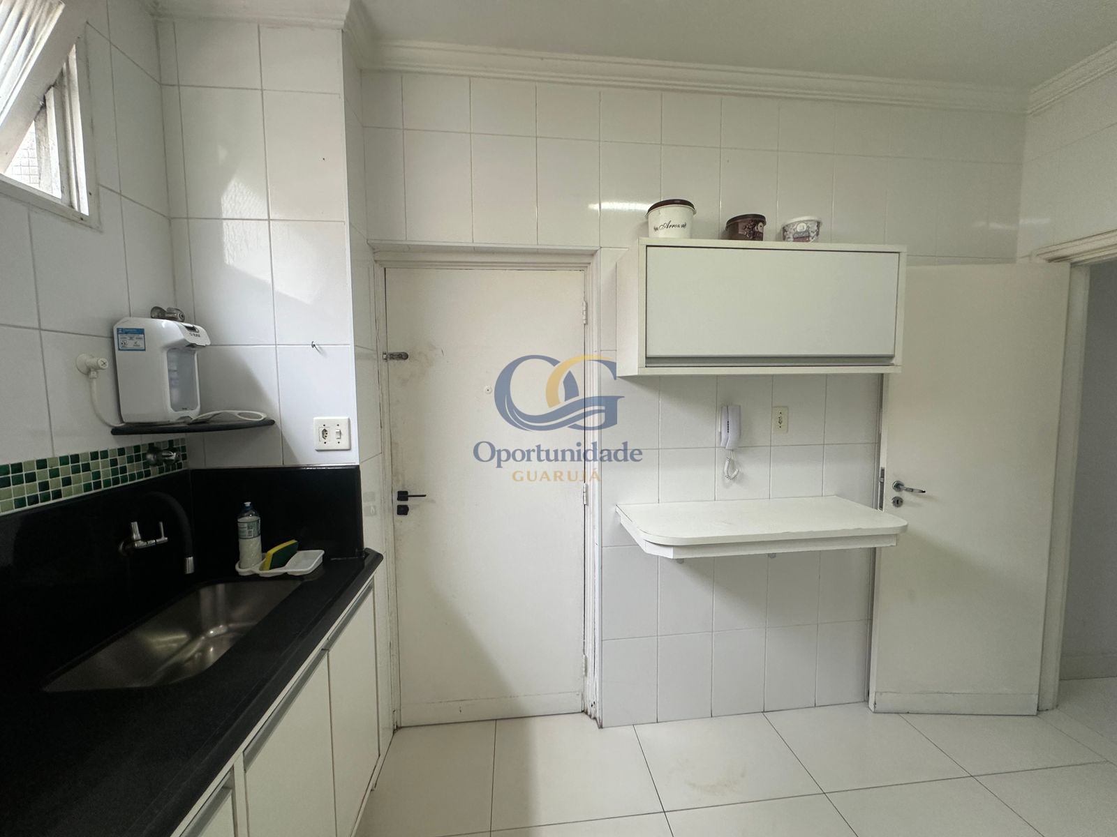 Apartamento na Praia das Pitangueiras, Guarujá - SP