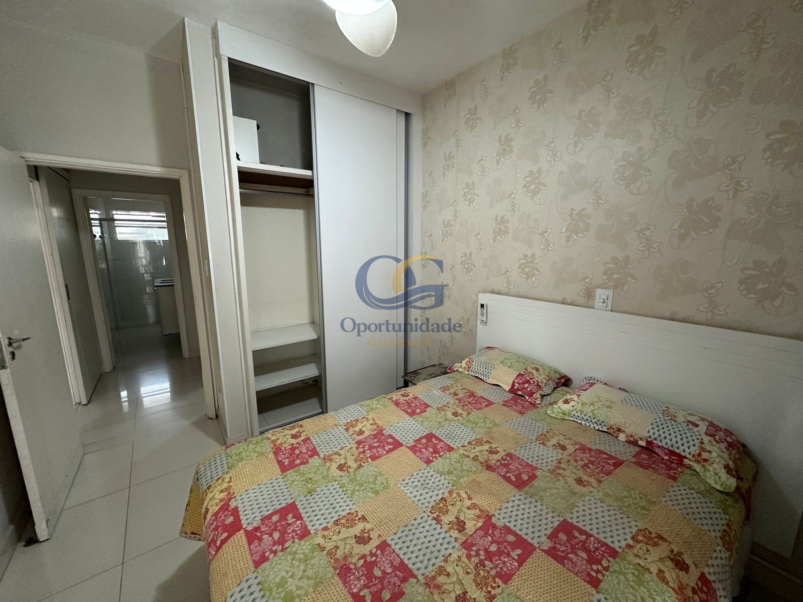 Apartamento na Praia das Pitangueiras, Guarujá - SP
