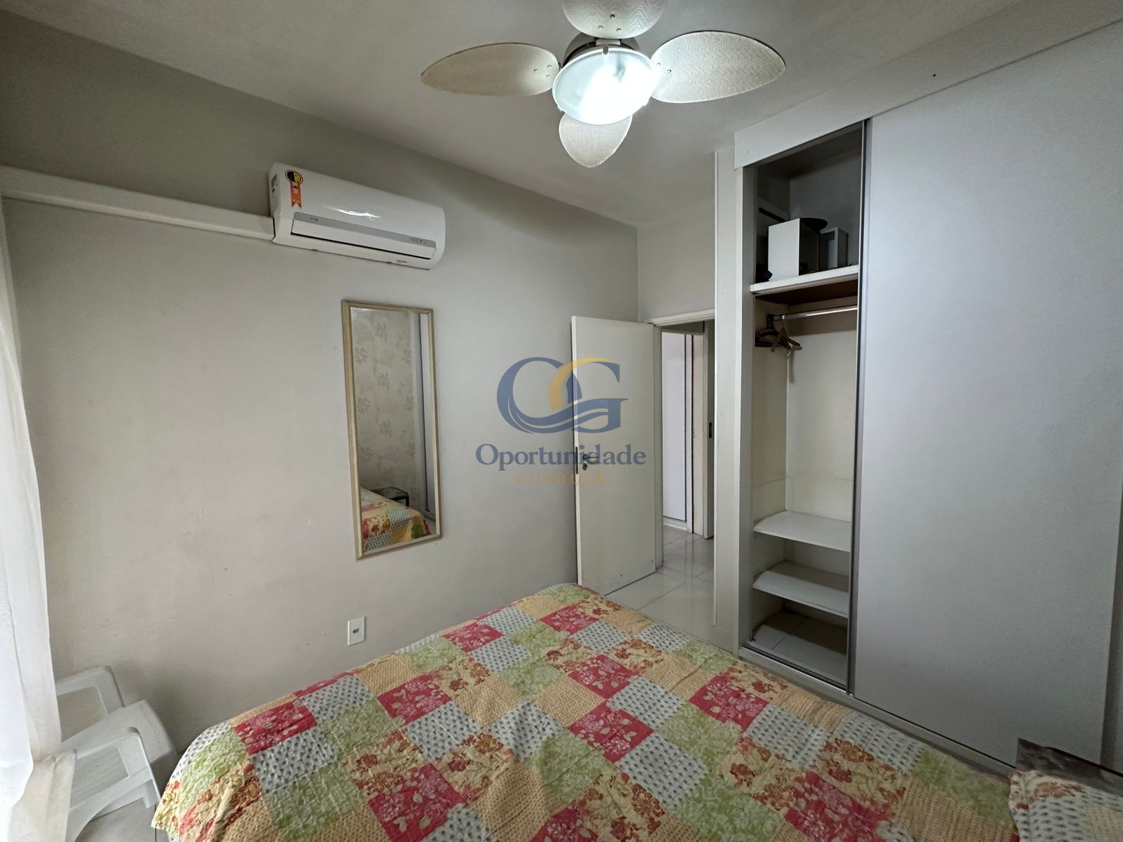 Apartamento na Praia das Pitangueiras, Guarujá - SP