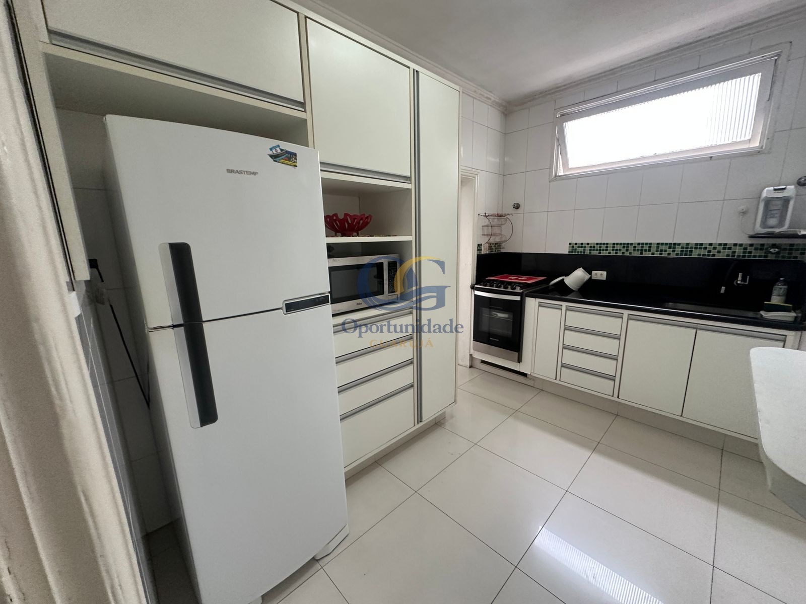 Apartamento na Praia das Pitangueiras, Guarujá - SP