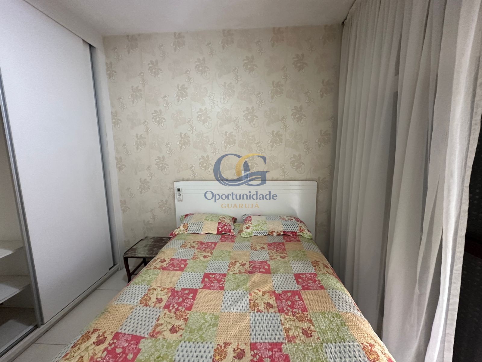 Apartamento na Praia das Pitangueiras, Guarujá - SP