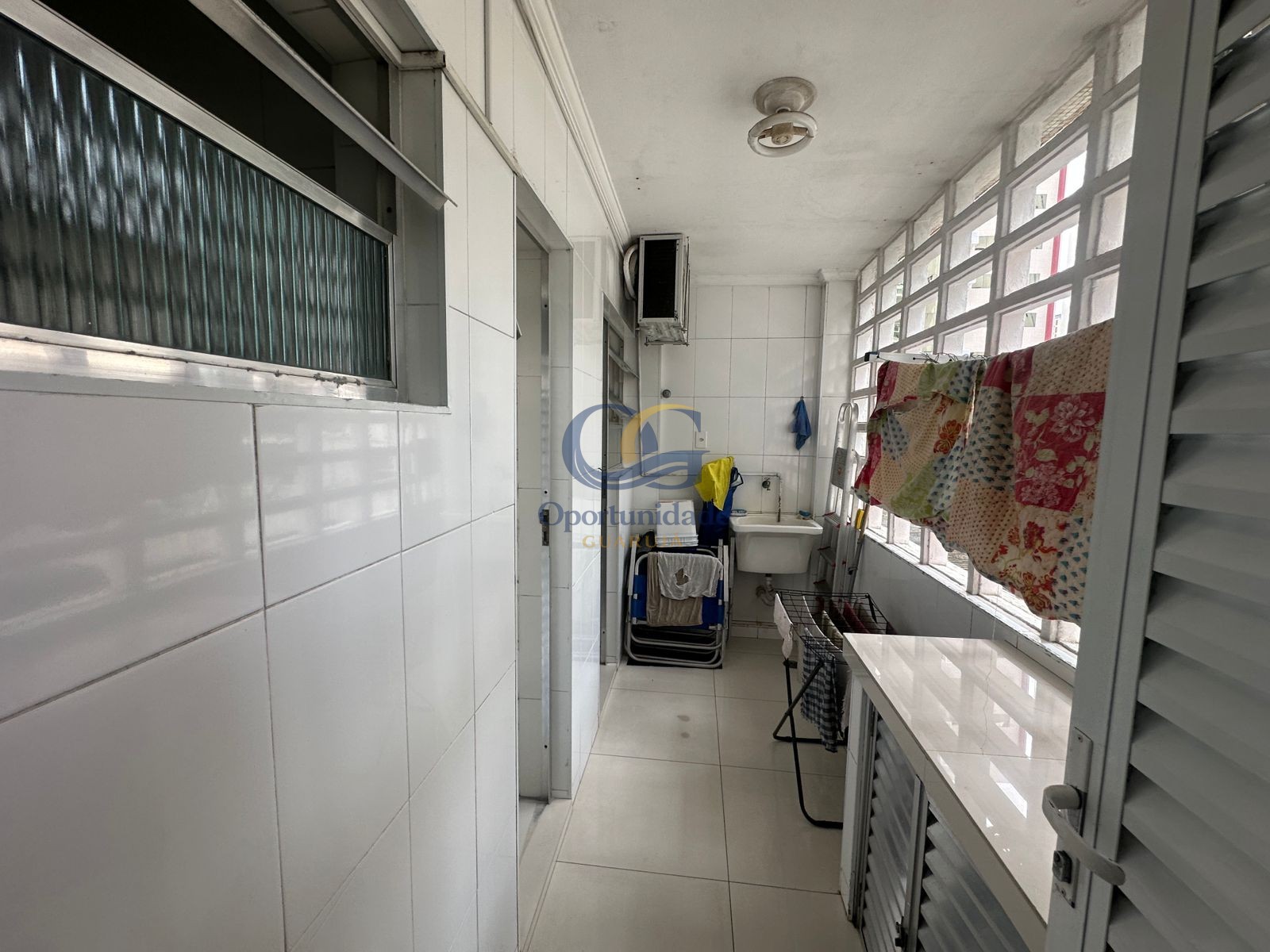 Apartamento na Praia das Pitangueiras, Guarujá - SP