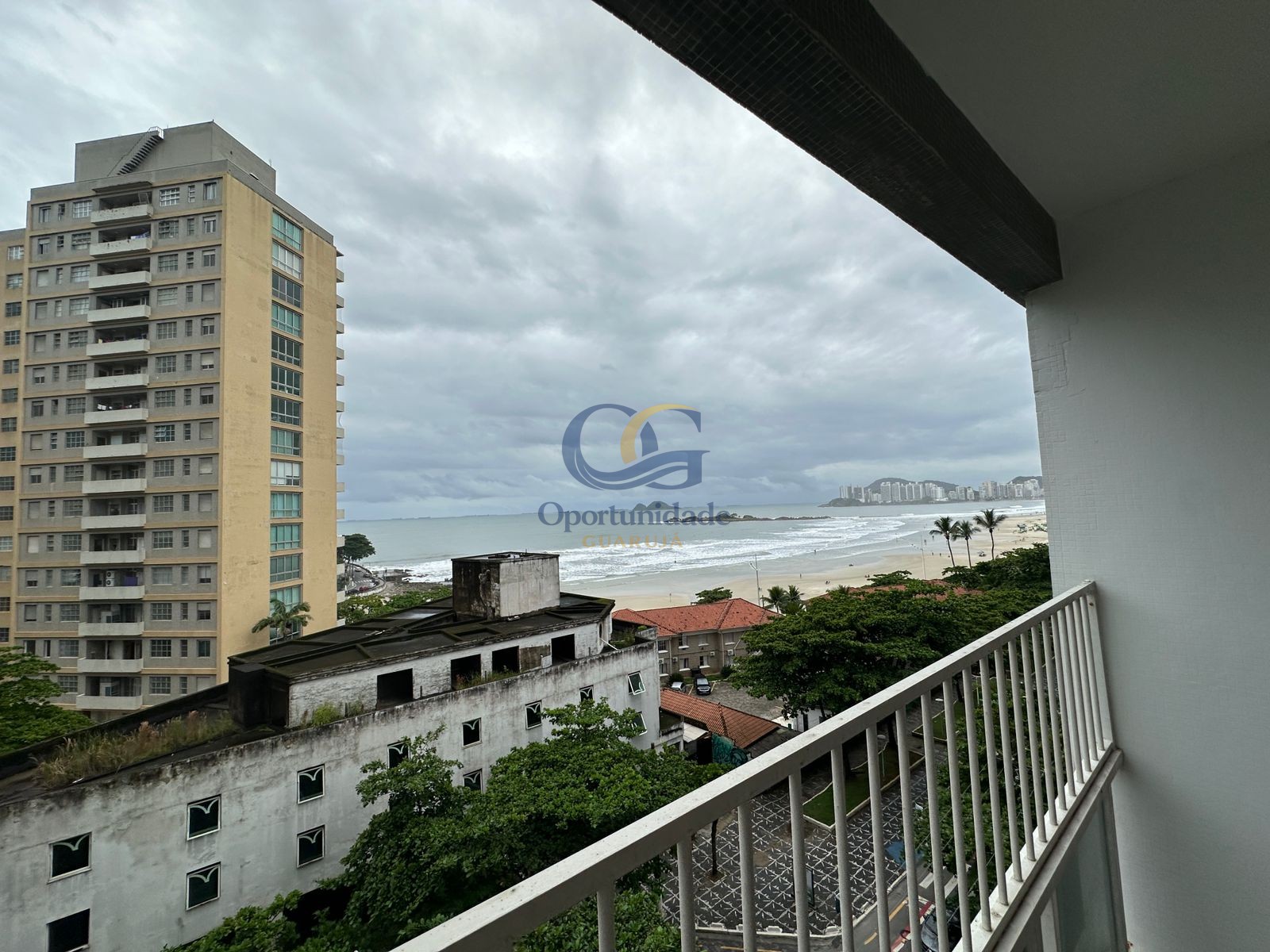Apartamento Frente ao Mar nas Pitangueiras, Guarujá - SP
