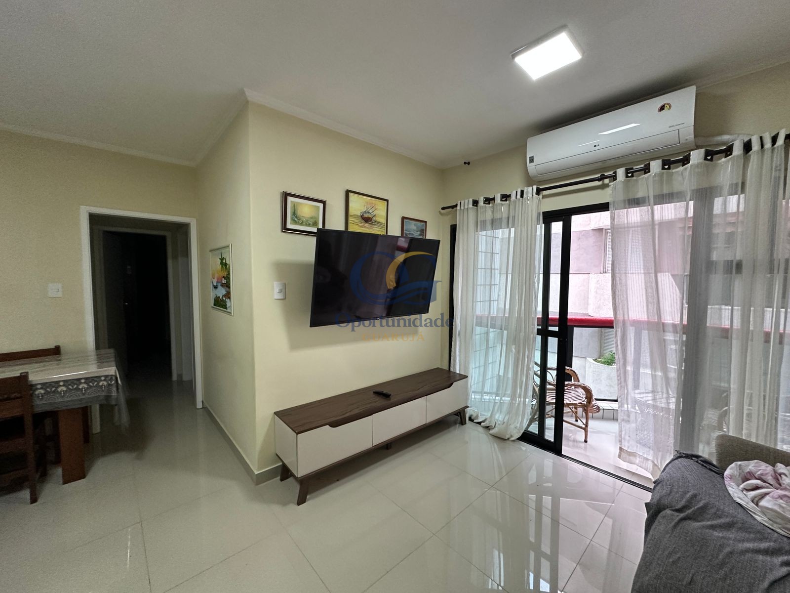 Apartamento na Praia da Enseada, Guarujá - SP