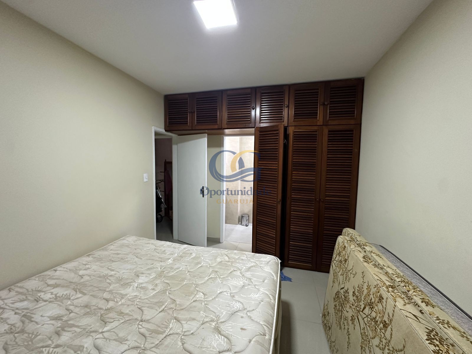 Apartamento na Praia da Enseada, Guarujá - SP