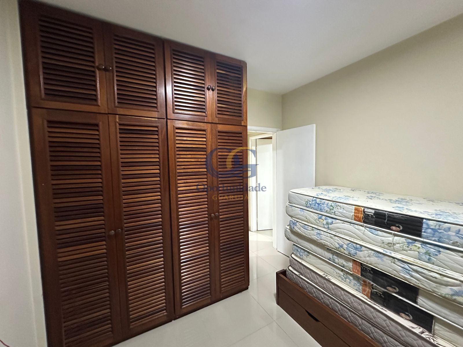 Apartamento na Praia da Enseada, Guarujá - SP