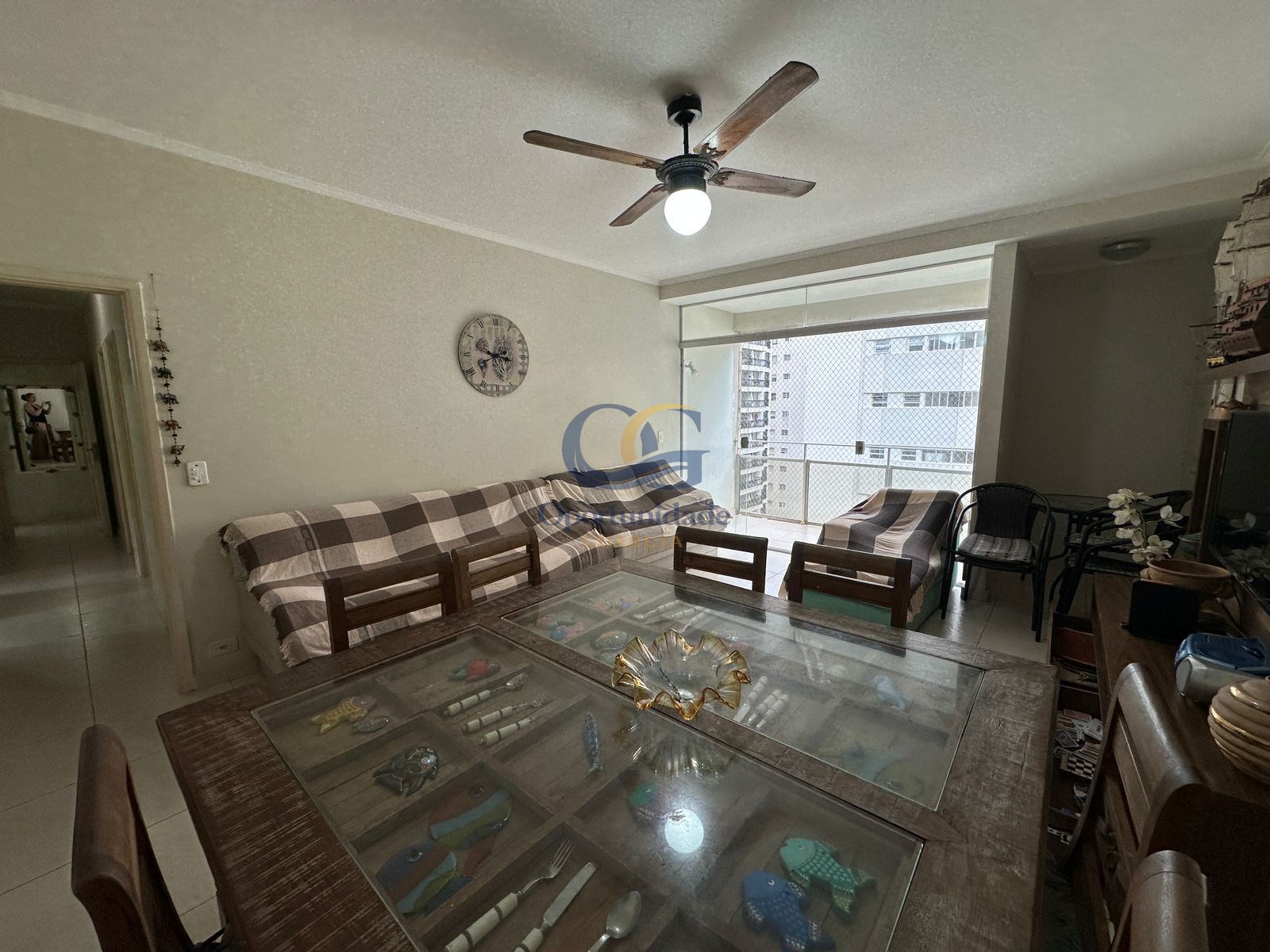 Apartamento na Praia das Pitangueiras, Guarujá - SP