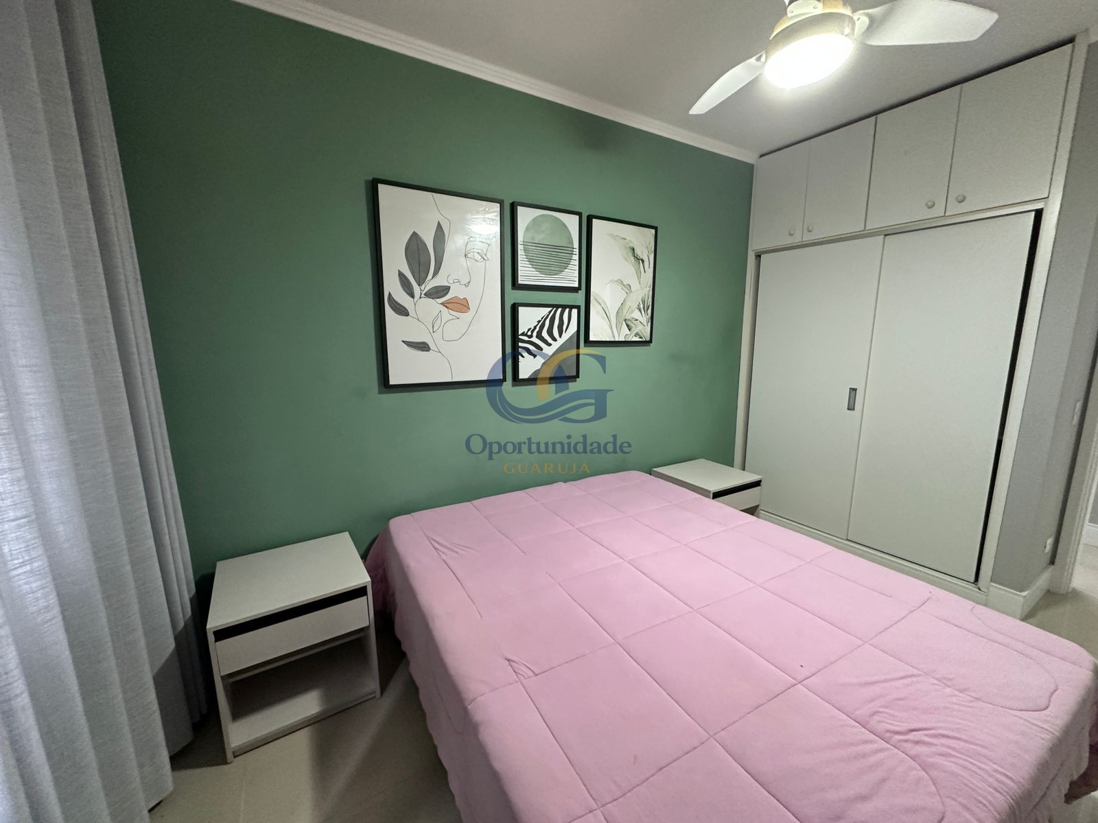 Apartamento na Praia da Enseada, Guarujá - SP