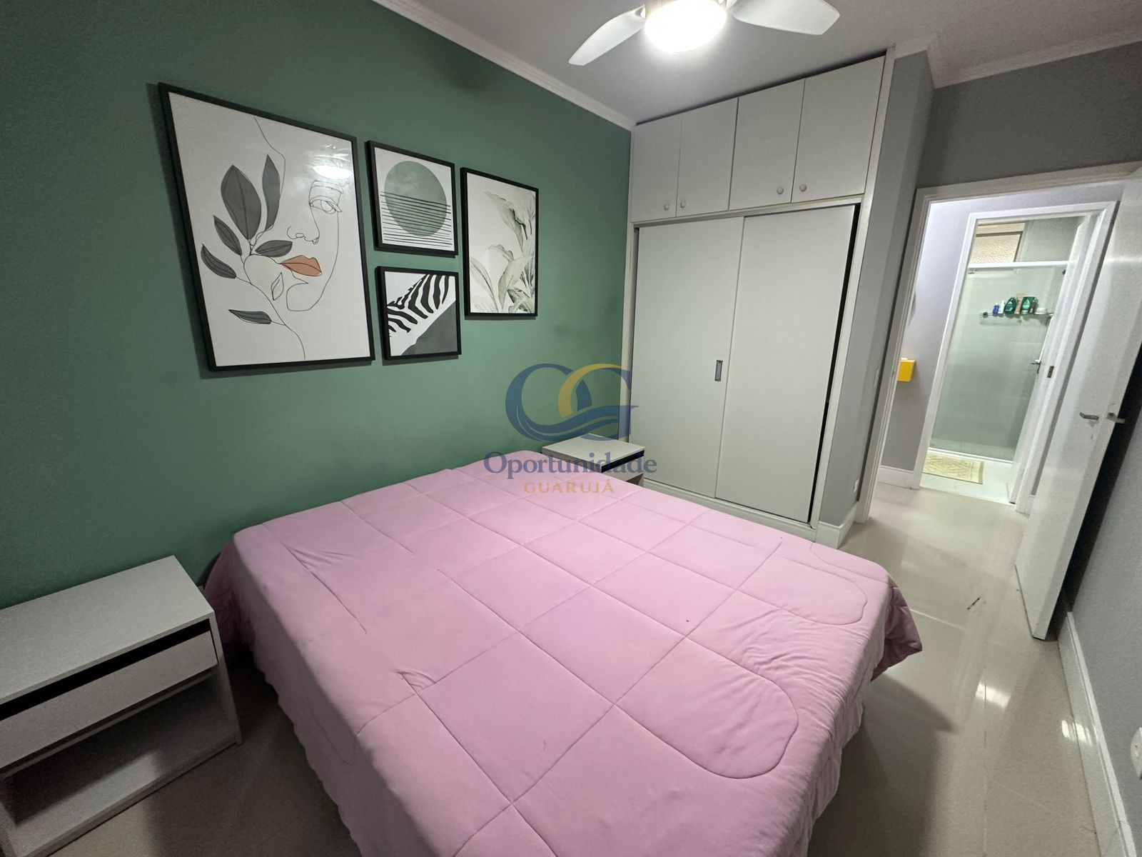 Apartamento na Praia da Enseada, Guarujá - SP