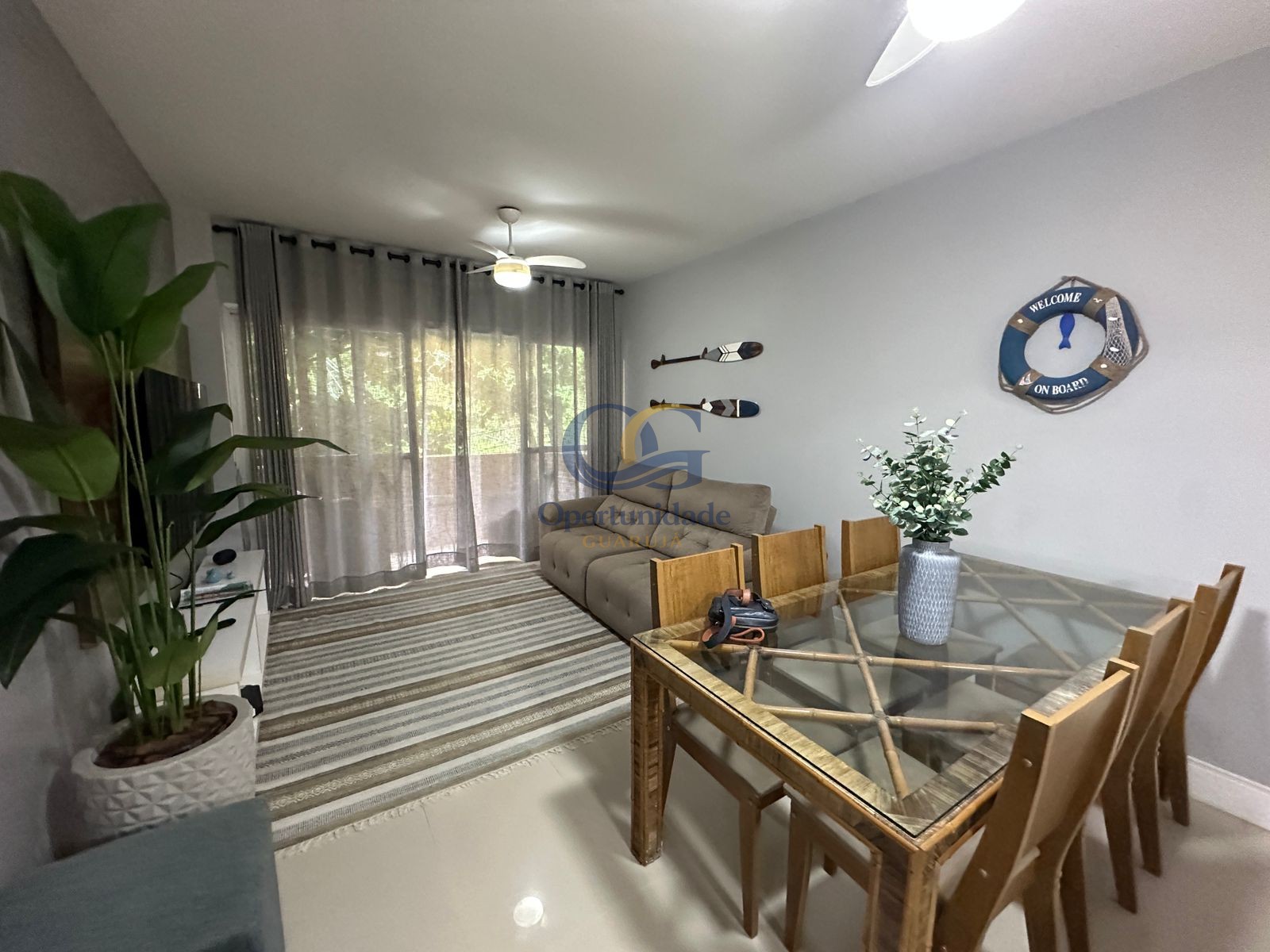 Apartamento na Praia da Enseada, Guarujá - SP