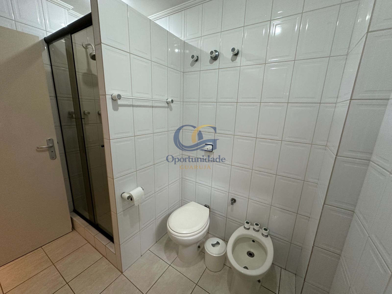 Apartamento na Praia das Pitangueiras, Guarujá - SP