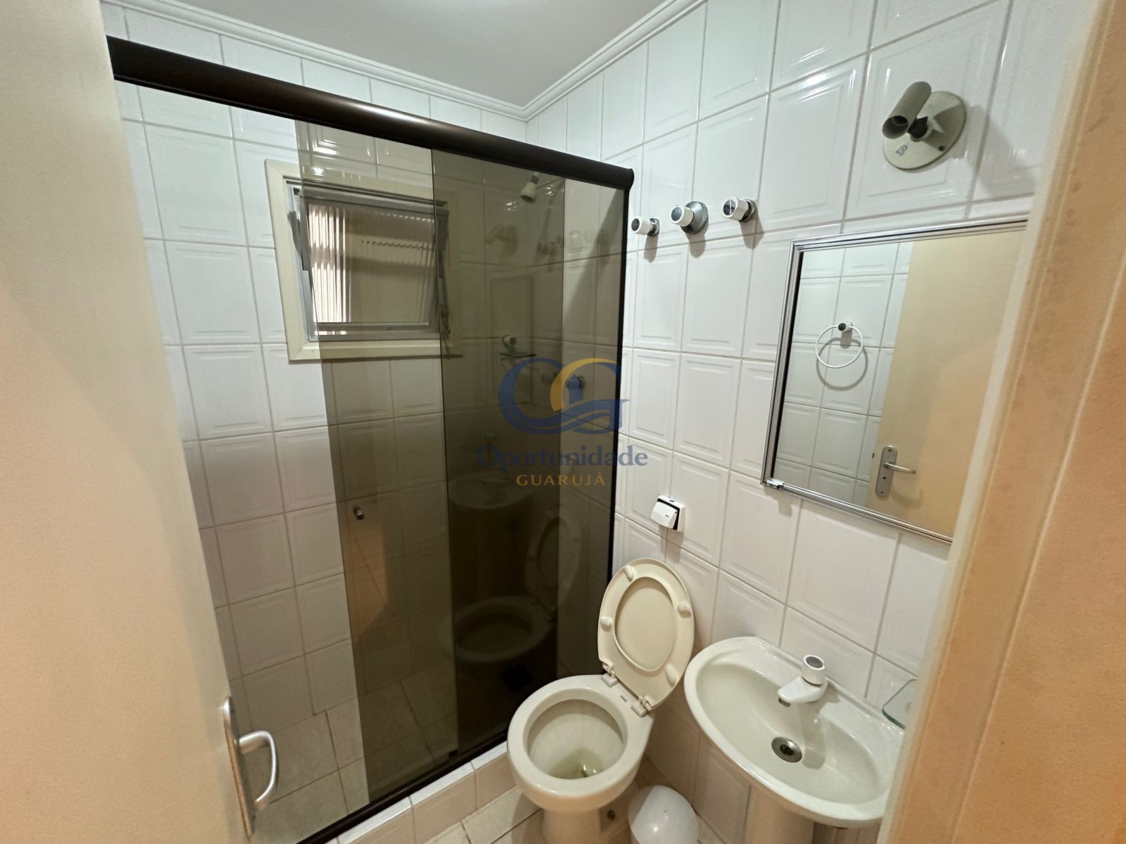 Apartamento na Praia das Pitangueiras, Guarujá - SP