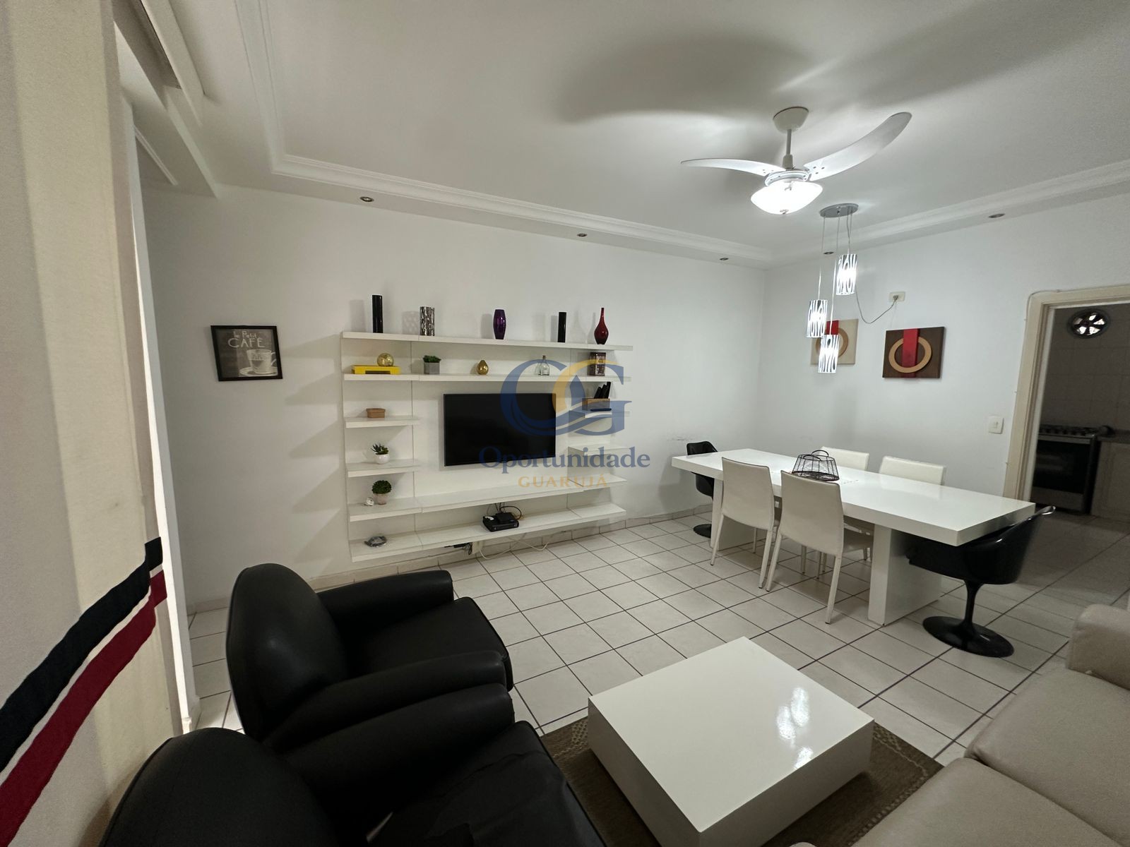 Apartamento na Praia das Pitangueiras, Guarujá - SP