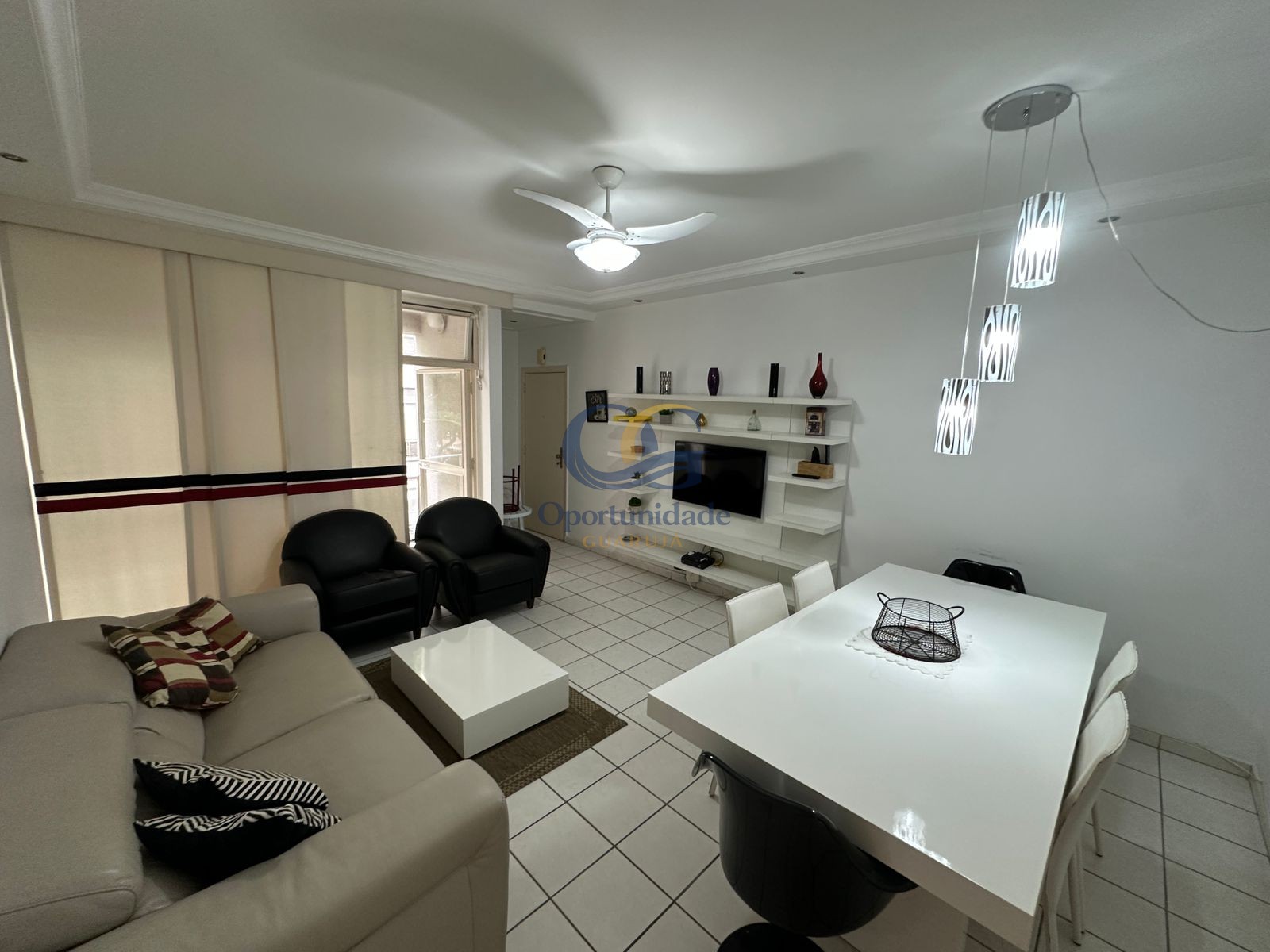 Apartamento na Praia das Pitangueiras, Guarujá - SP