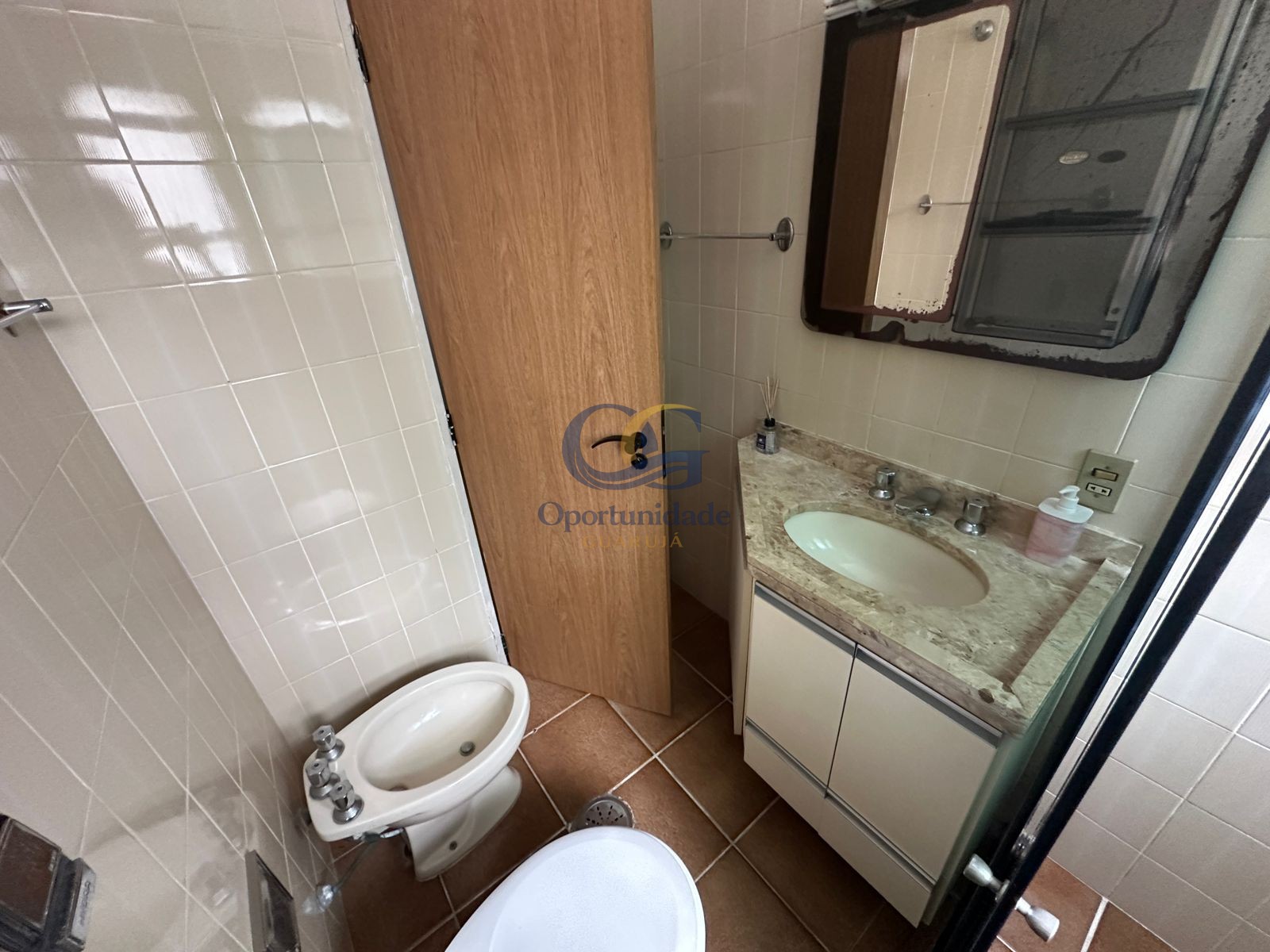 Apartamento na Praia das Pitangueiras, Guarujá - SP
