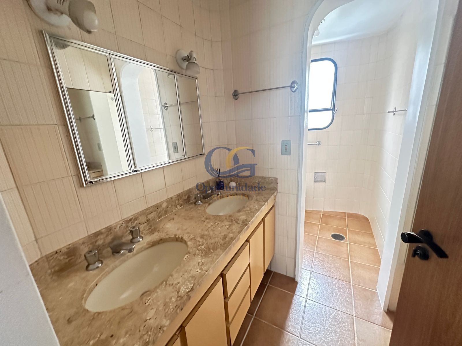 Apartamento na Praia das Pitangueiras, Guarujá - SP