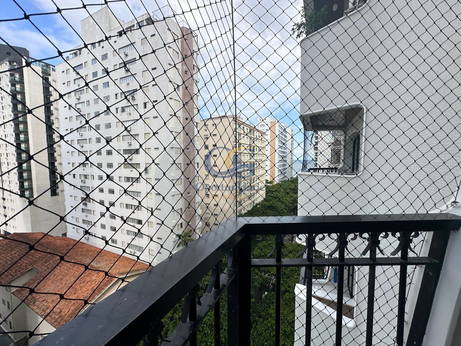 Apartamento na Praia das Pitangueiras, Guarujá - SP